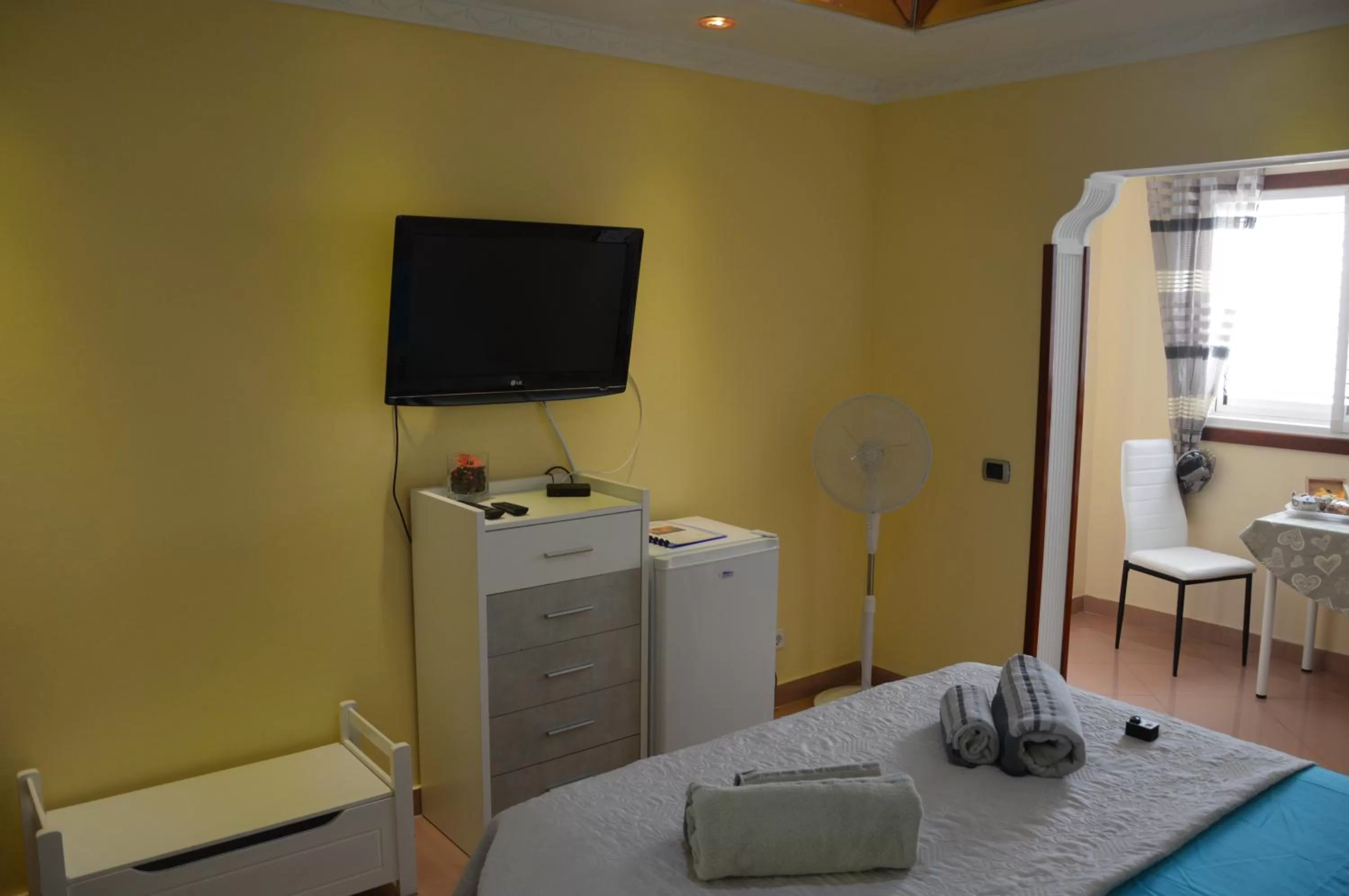 TV and multimedia, TV/Entertainment Center in B&B Paraiso del Sol