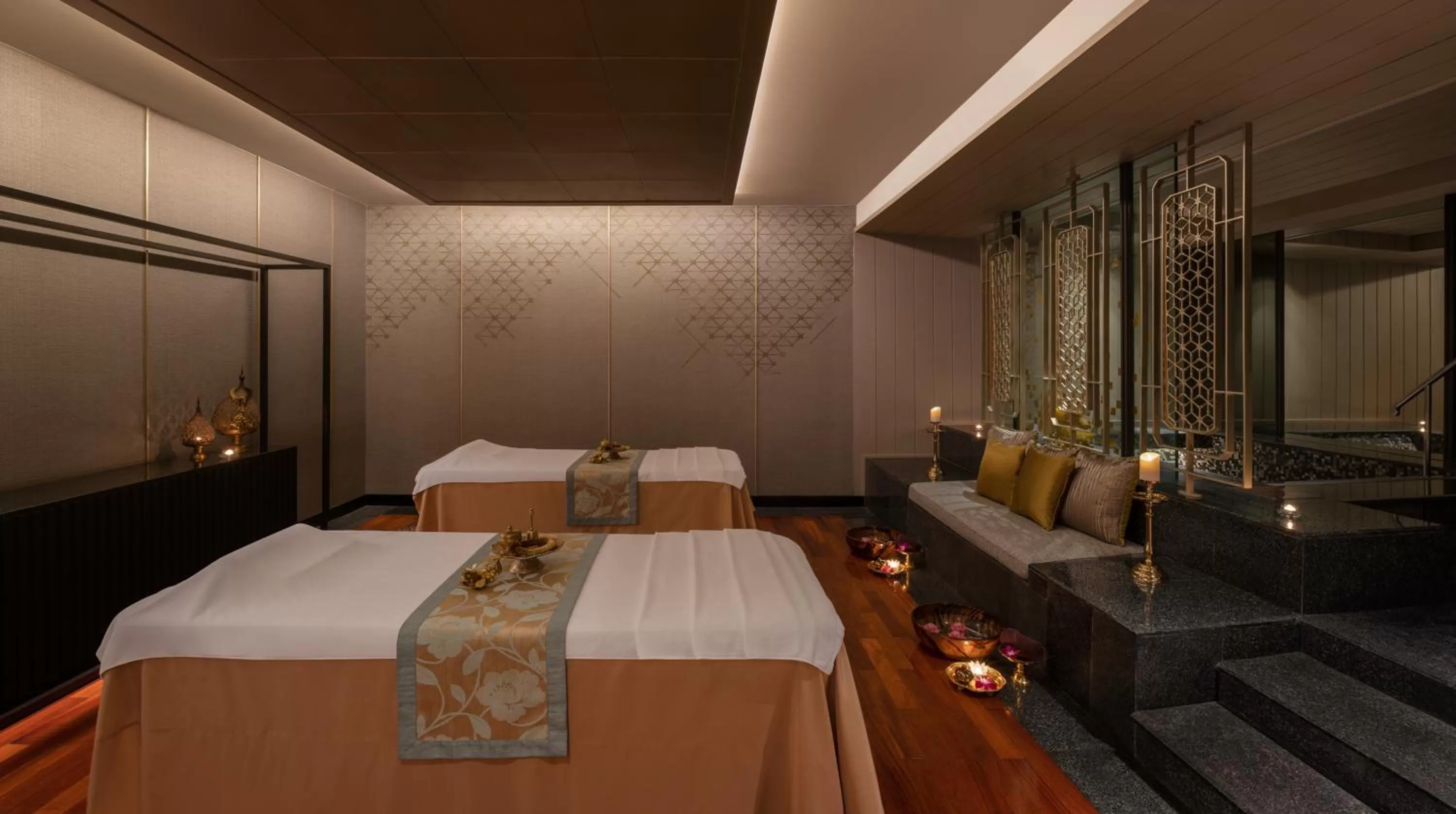 Massage, Bed in The Athenee Hotel, a Luxury Collection Hotel, Bangkok