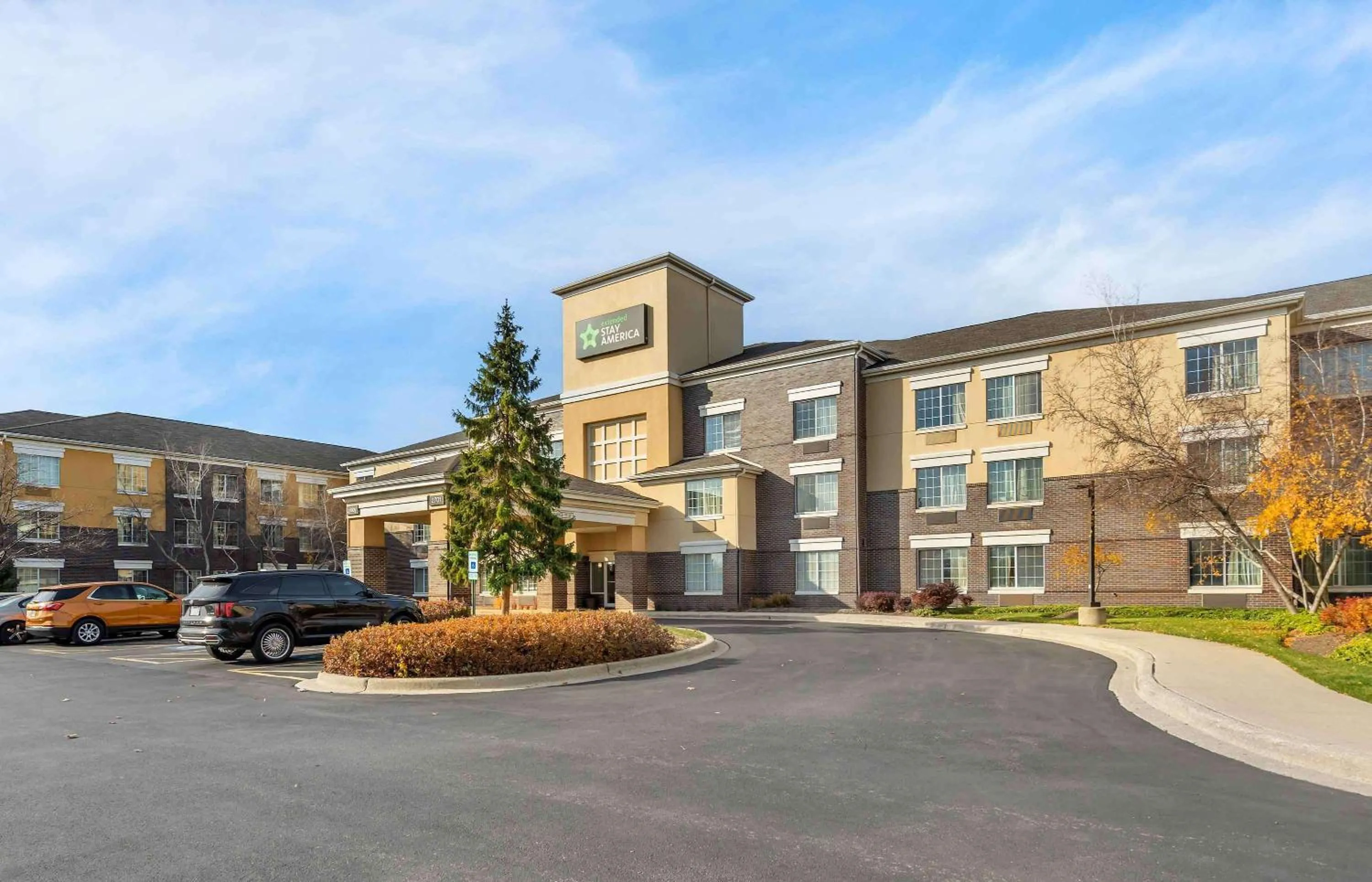 Property building in Extended Stay America Select Suites - Chicago - Lombard - Oakbrook
