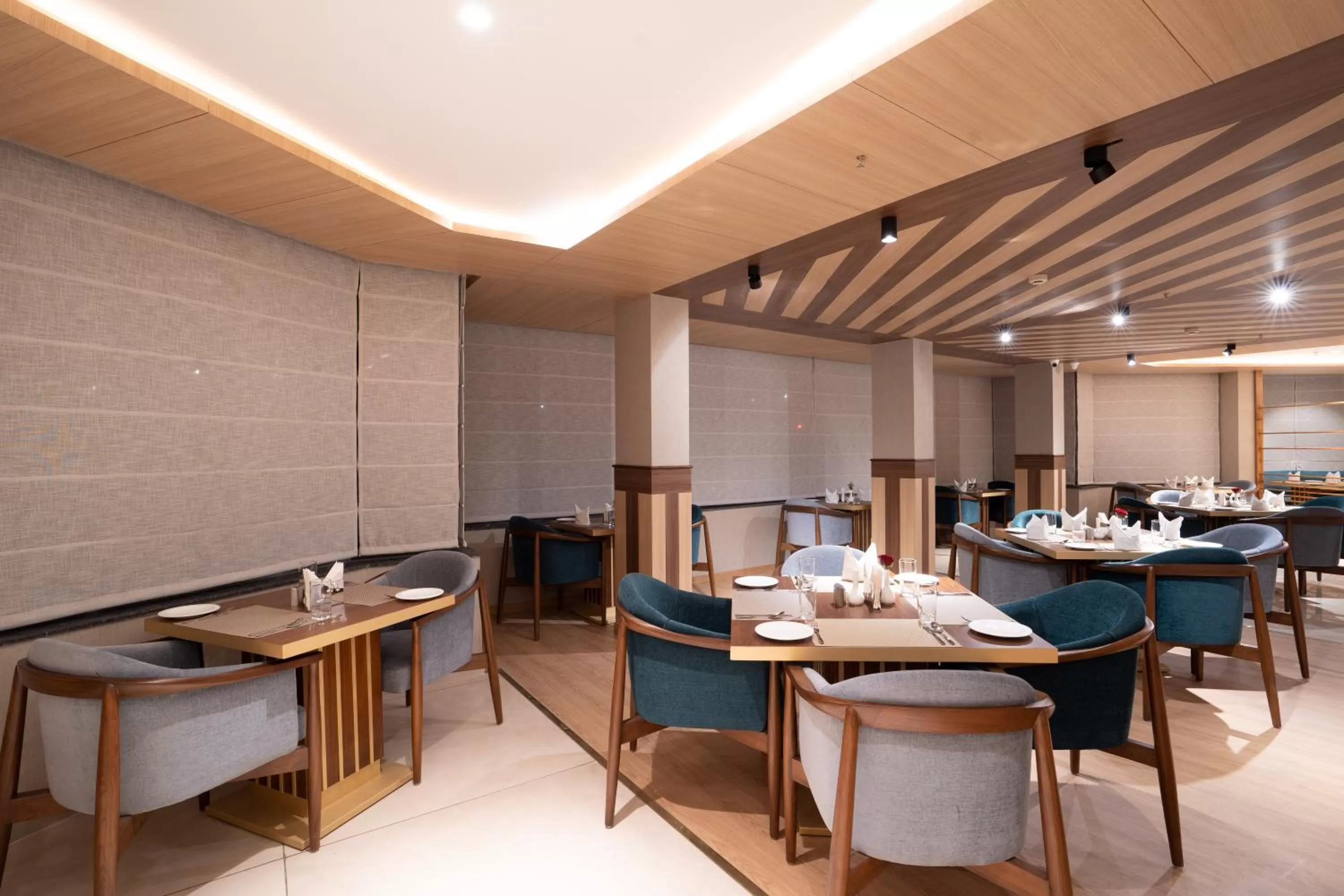 Restaurant/places to eat in Snow Valley Heights