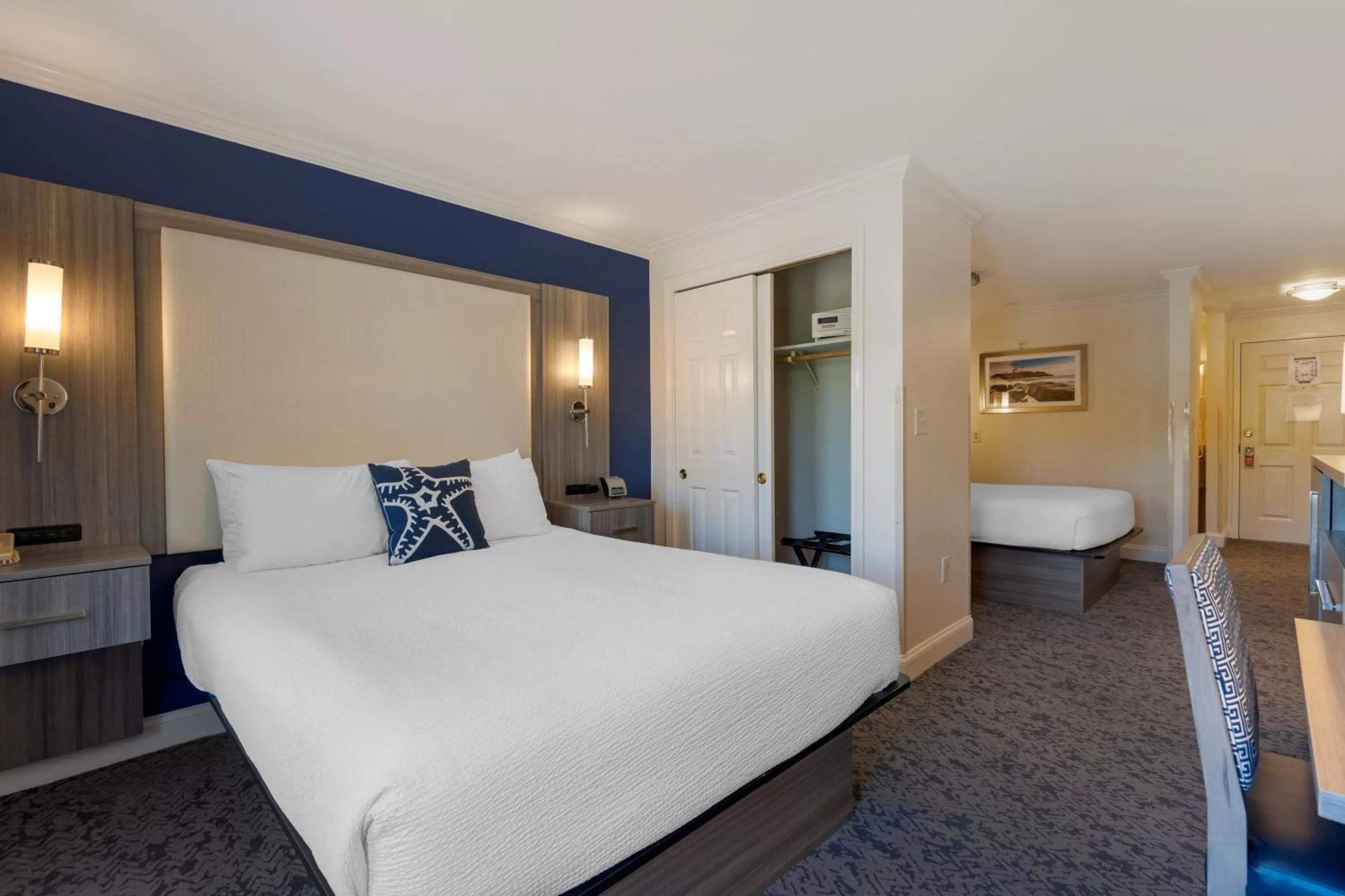 Photo of the whole room, Bed in Union Bluff Hotel & Meeting House