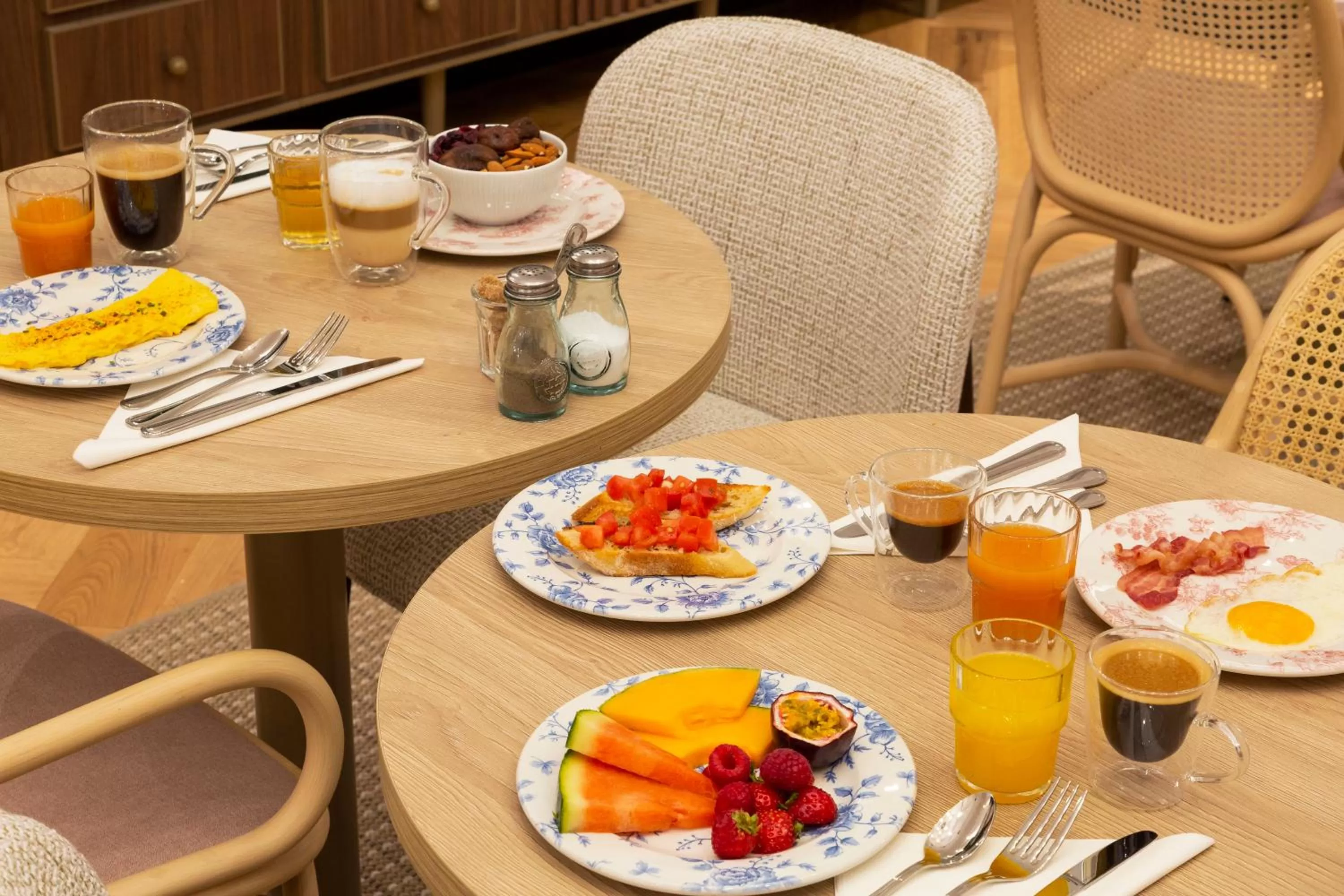 Breakfast in Hotel Les Capitouls Toulouse Centre - Handwritten Collection