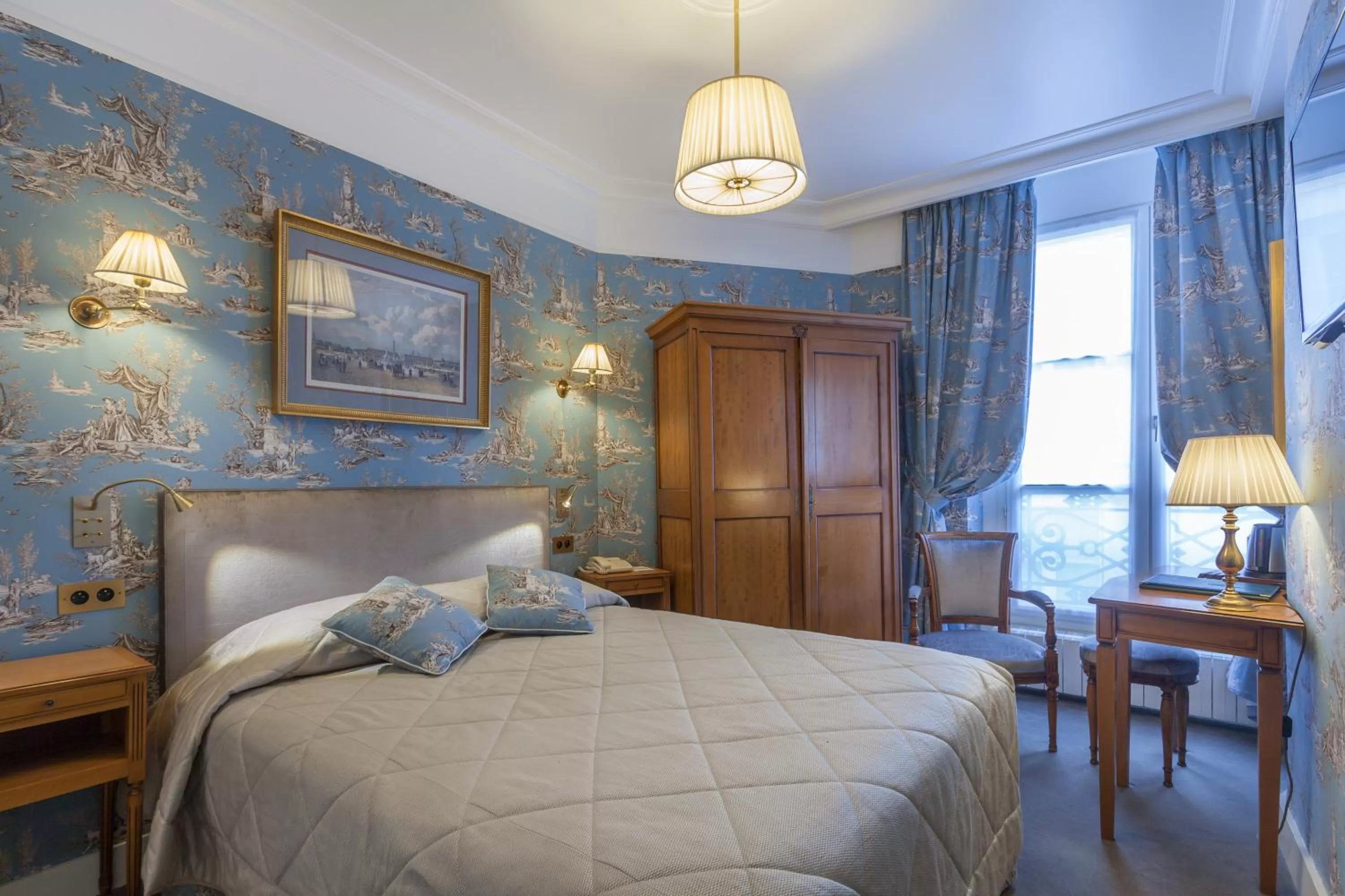 Day, Bed in Grand Hôtel de L'Univers Saint-Germain