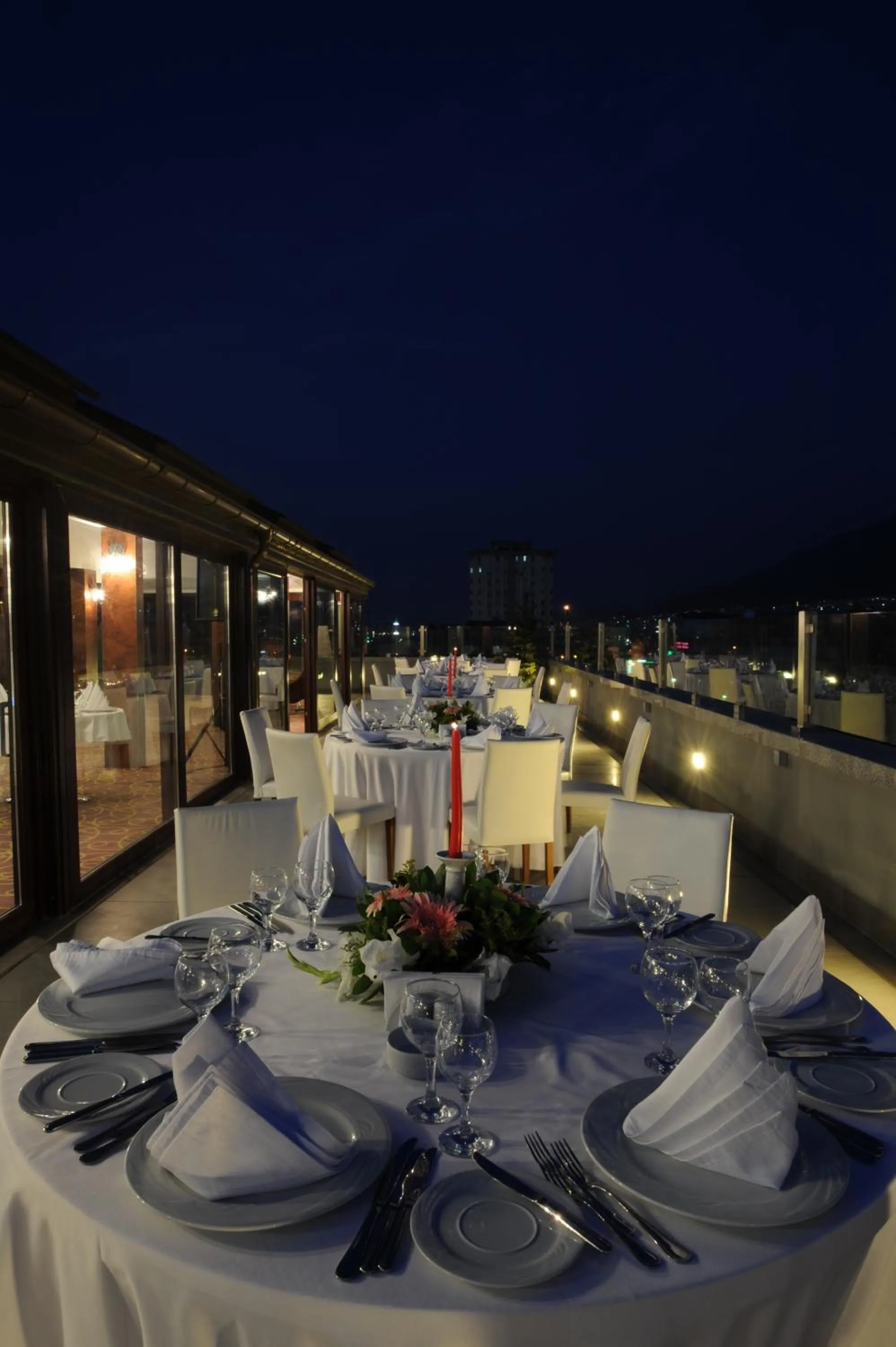 Restaurant/places to eat in Burcman Hotel