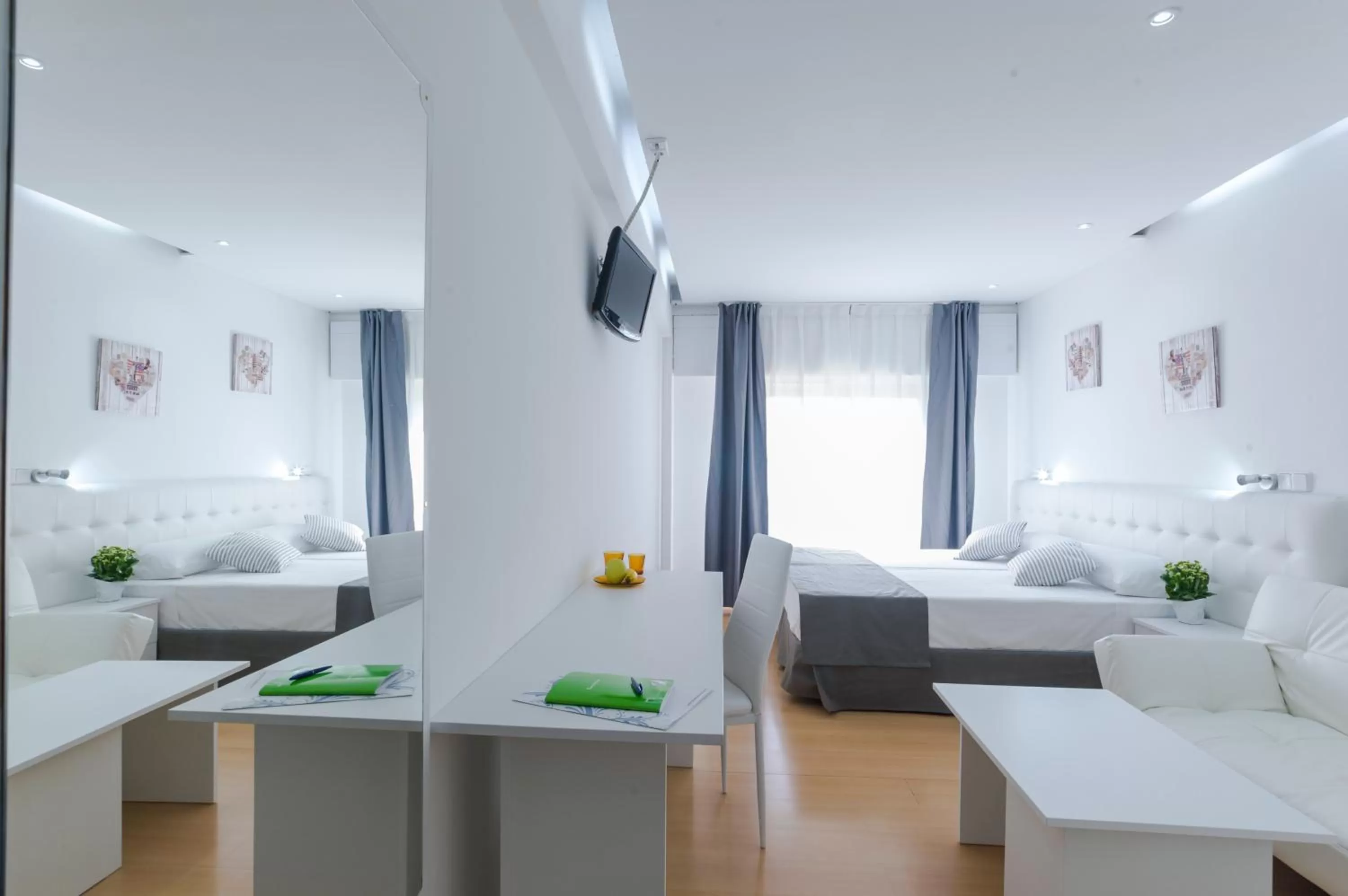 Photo of the whole room, Bed in Boutique Urban Madrid Serrano