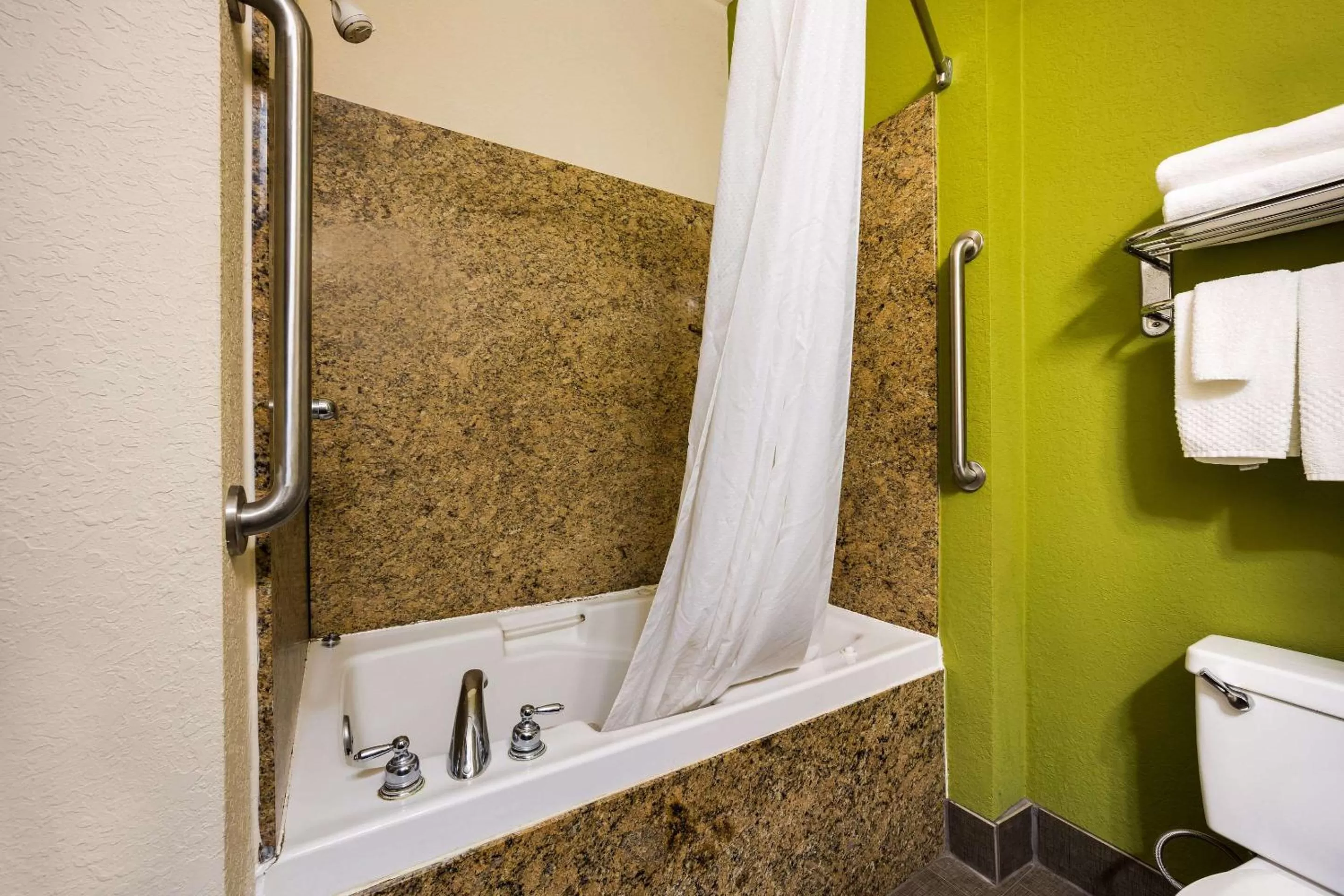 Bedroom in Sleep Inn & Suites Valdosta Mall Area