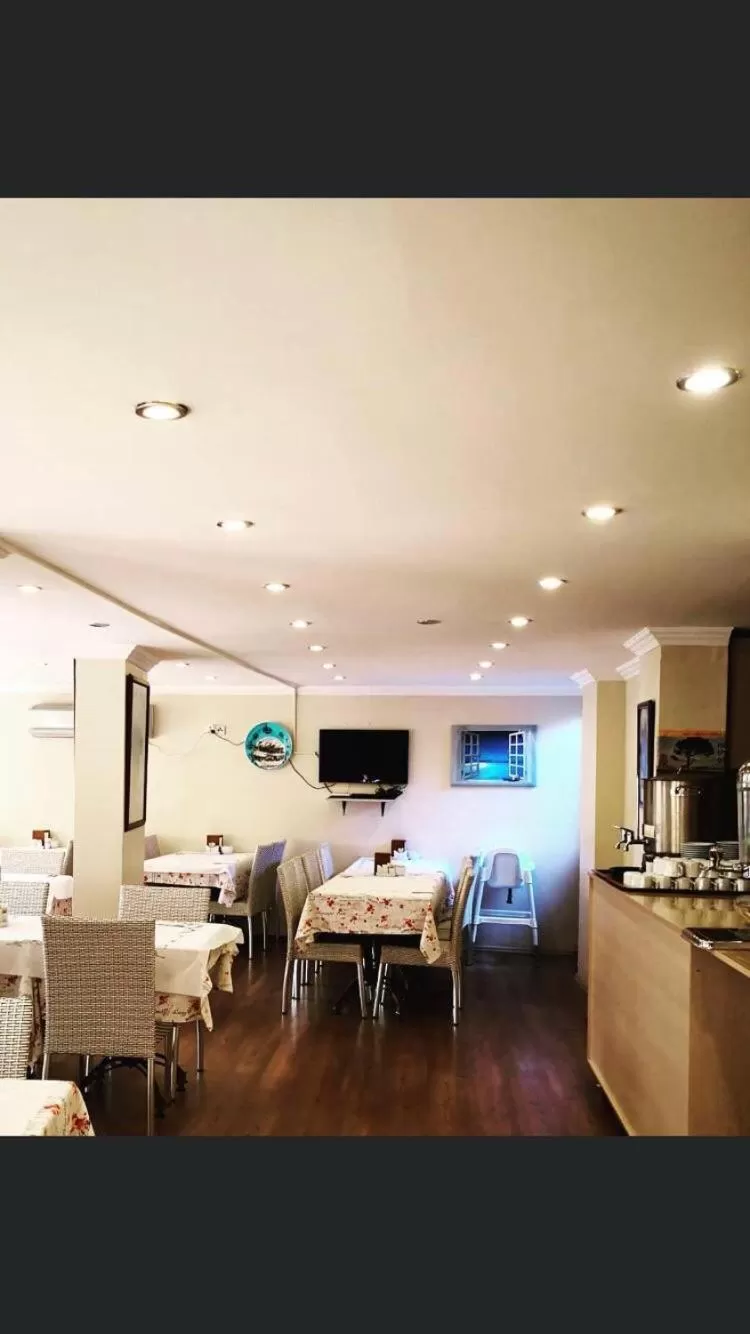 TV and multimedia in Hotel Crowded House