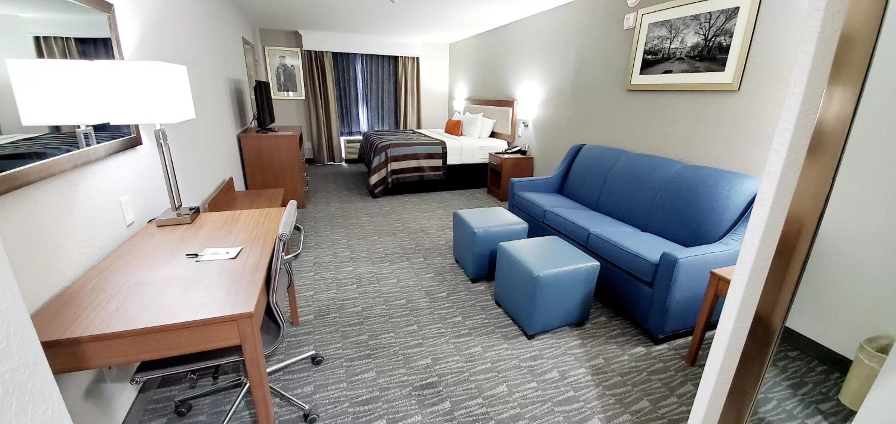 Seating area in Wingate by Wyndham Tupelo