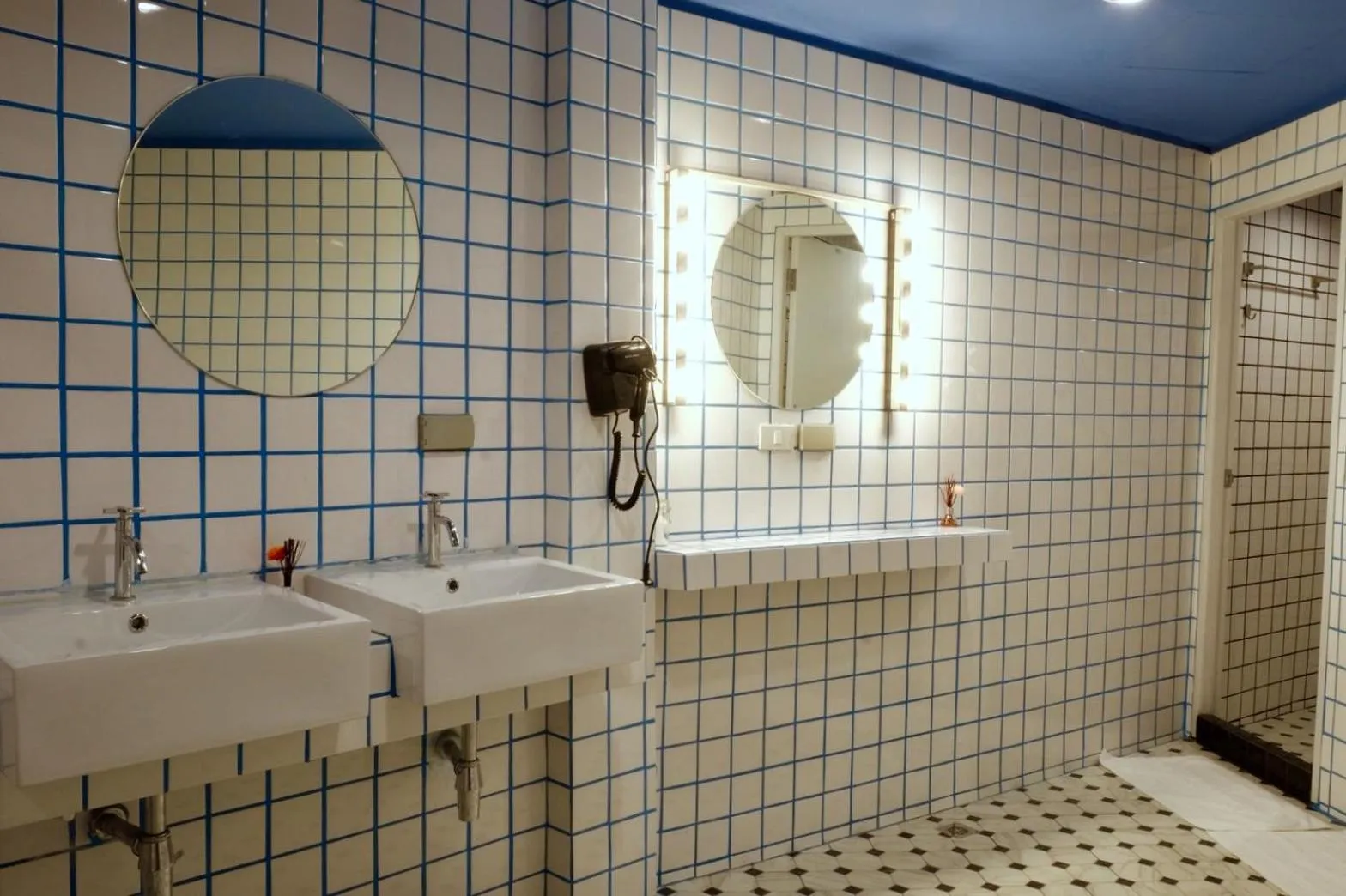 Bathroom in Yaks House Hostel