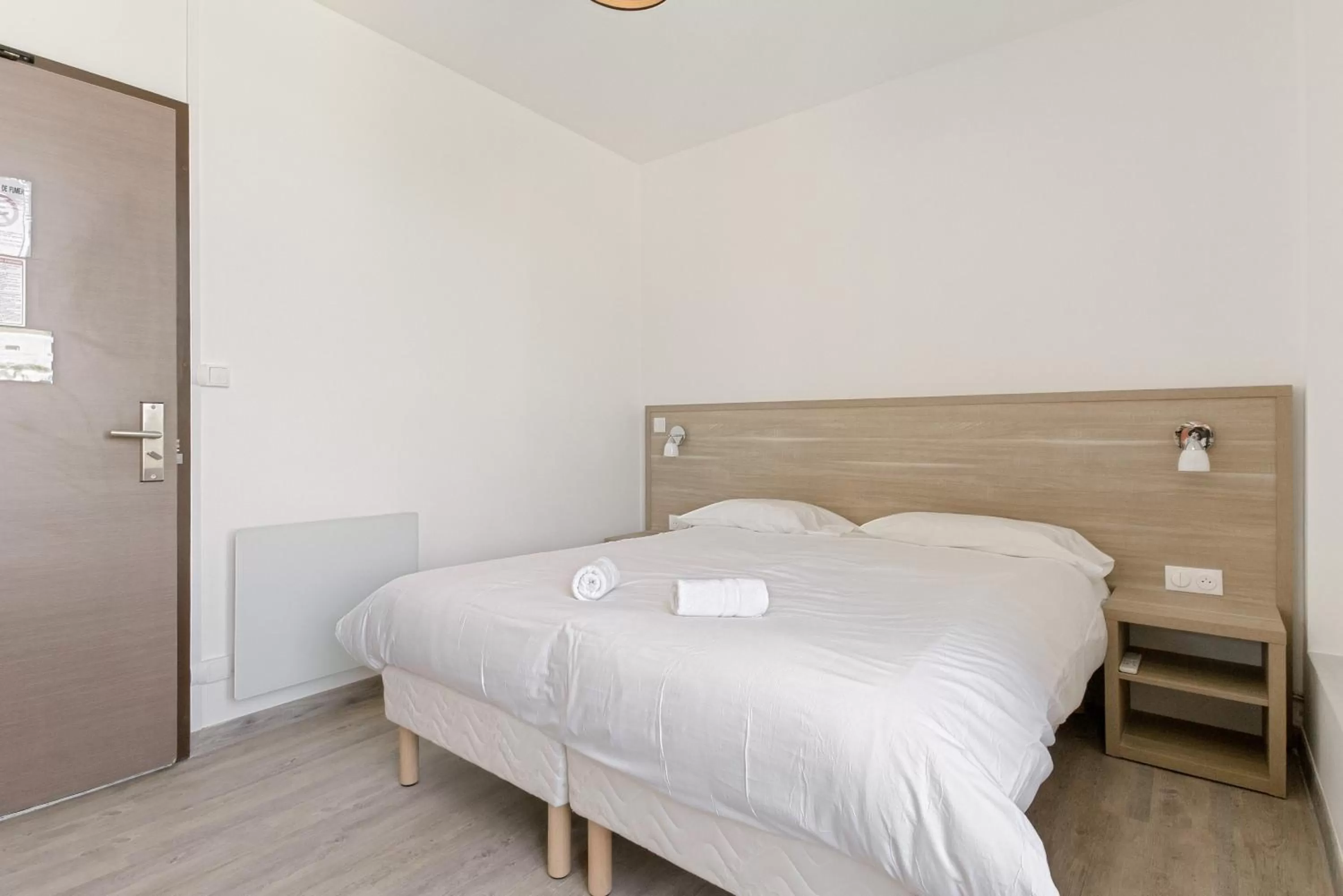 Bed in Hôtel de la Citadelle