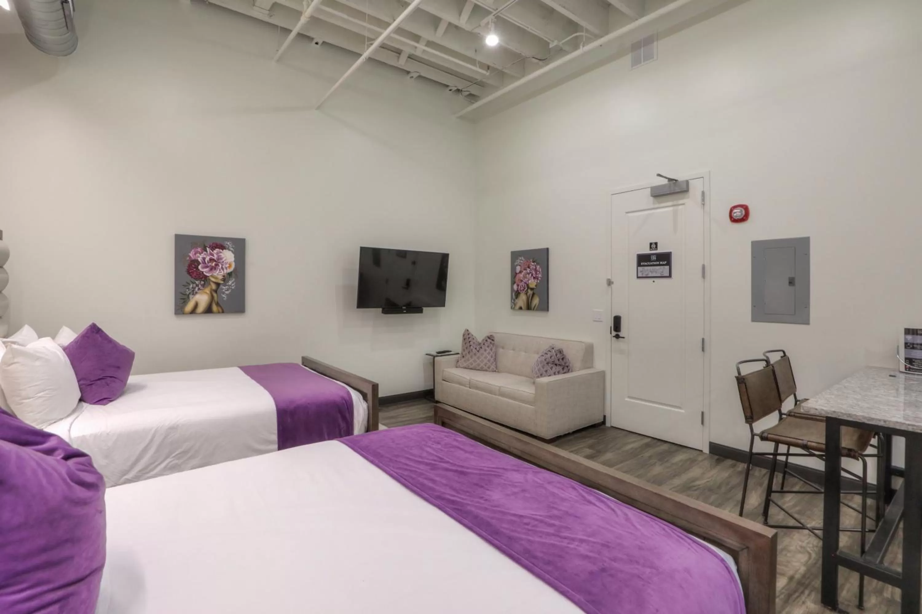 Photo of the whole room, Bed in Studio 154 Hotel