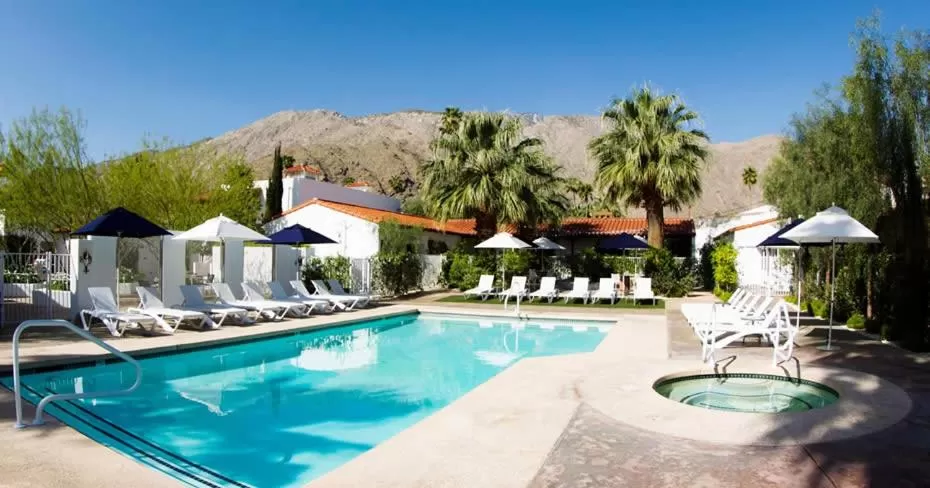 Swimming pool in Alcazar Palm Springs