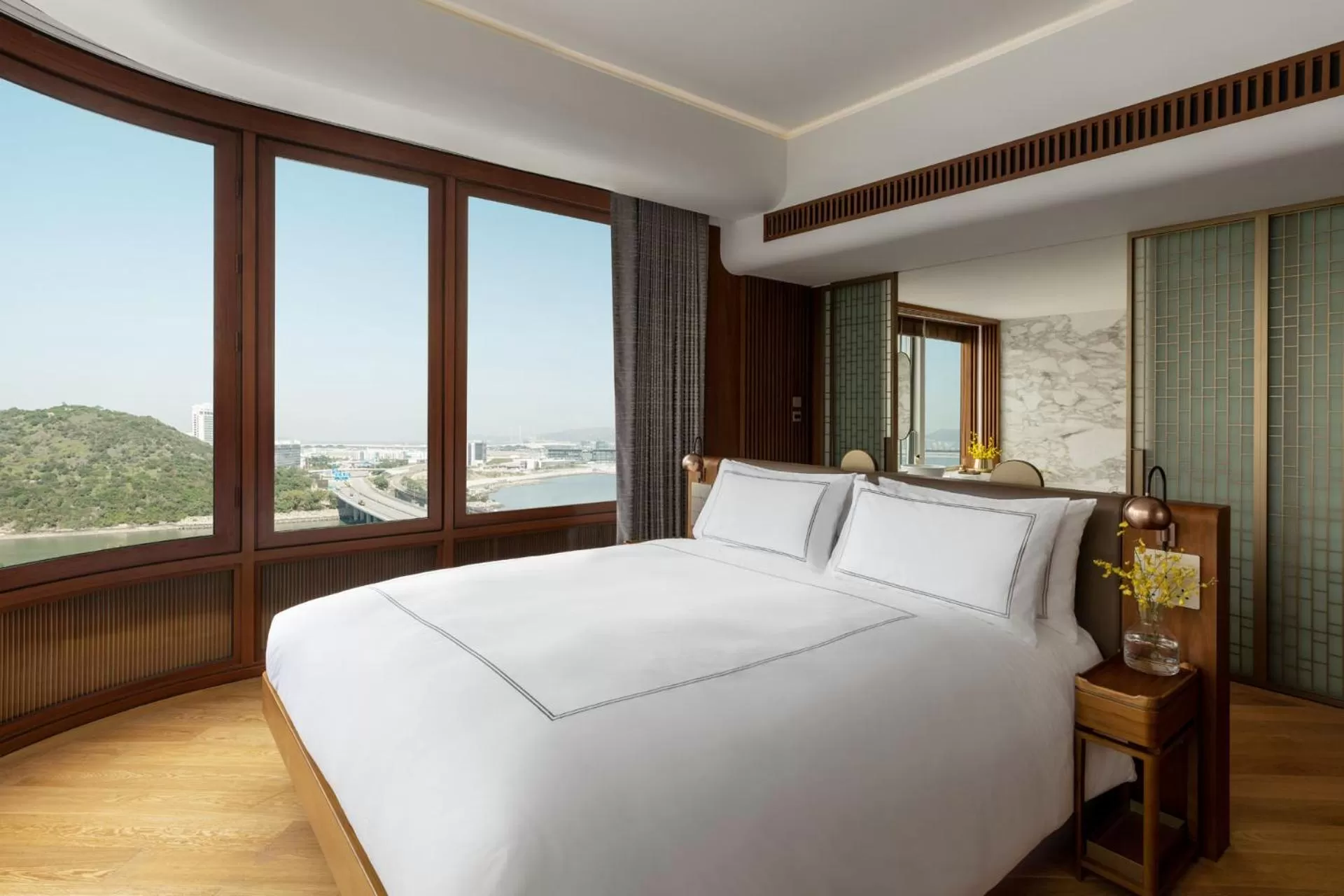 Bedroom, Bed in The Silveri Hotel Hong Kong - MGallery Collection