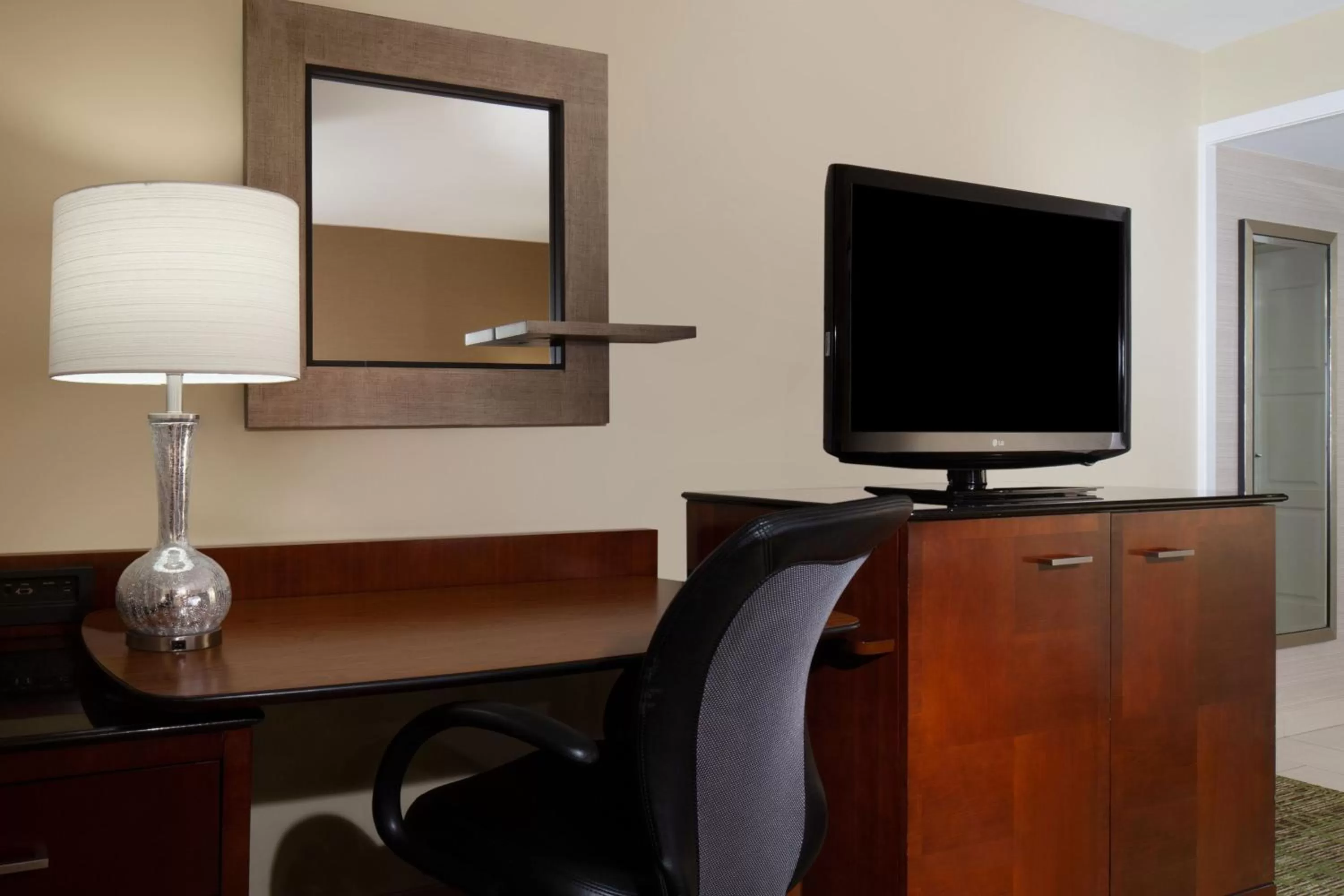 Photo of the whole room in Marriott Memphis East