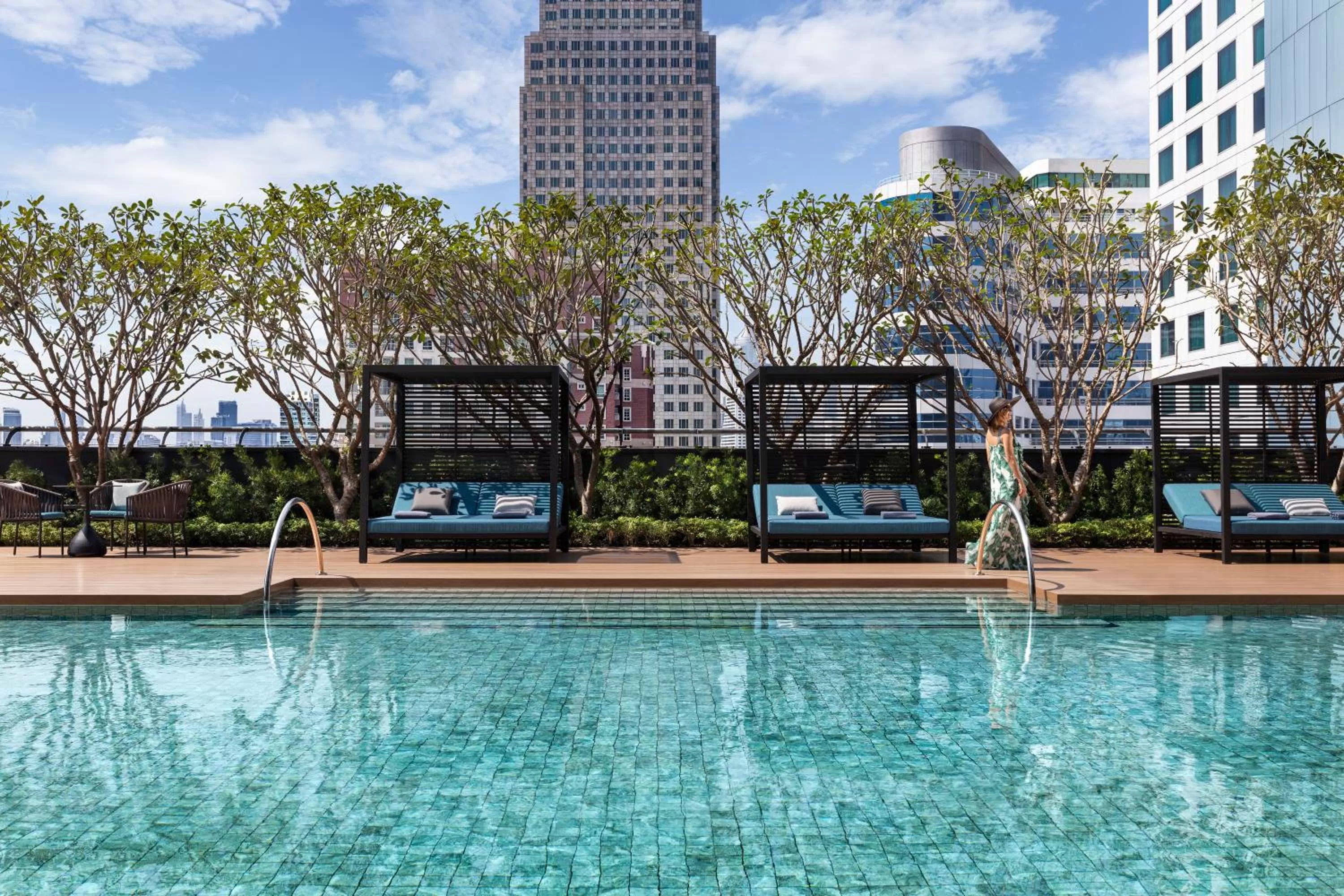 Swimming pool in Carlton Hotel Bangkok Sukhumvit