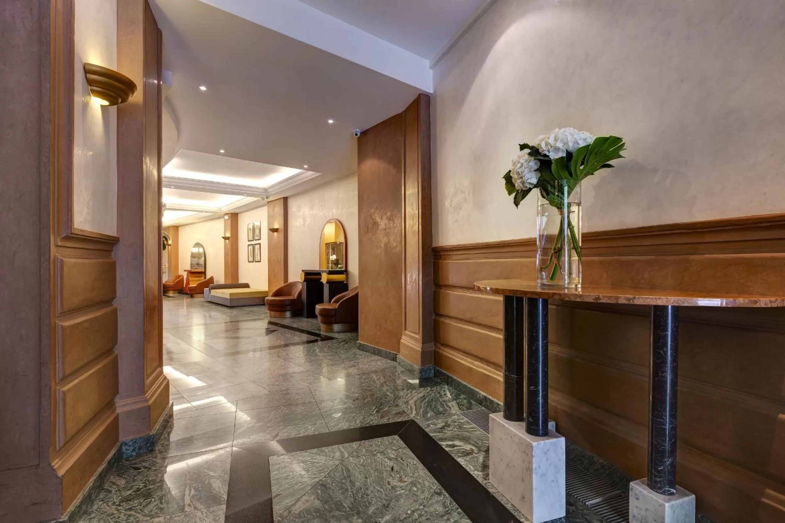 Lobby or reception in Le Patio Bastille