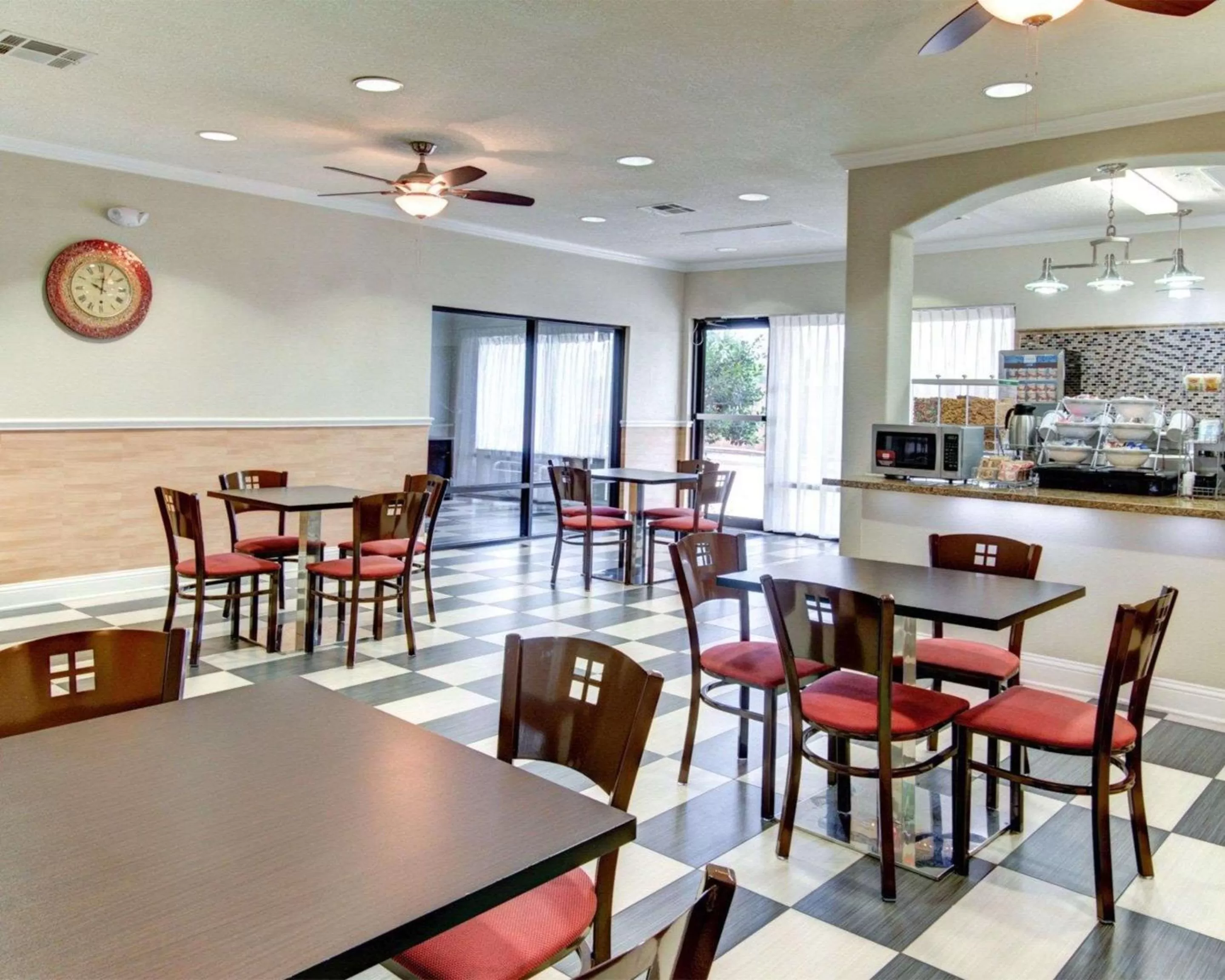 Restaurant/places to eat in Comfort Inn Corsicana East