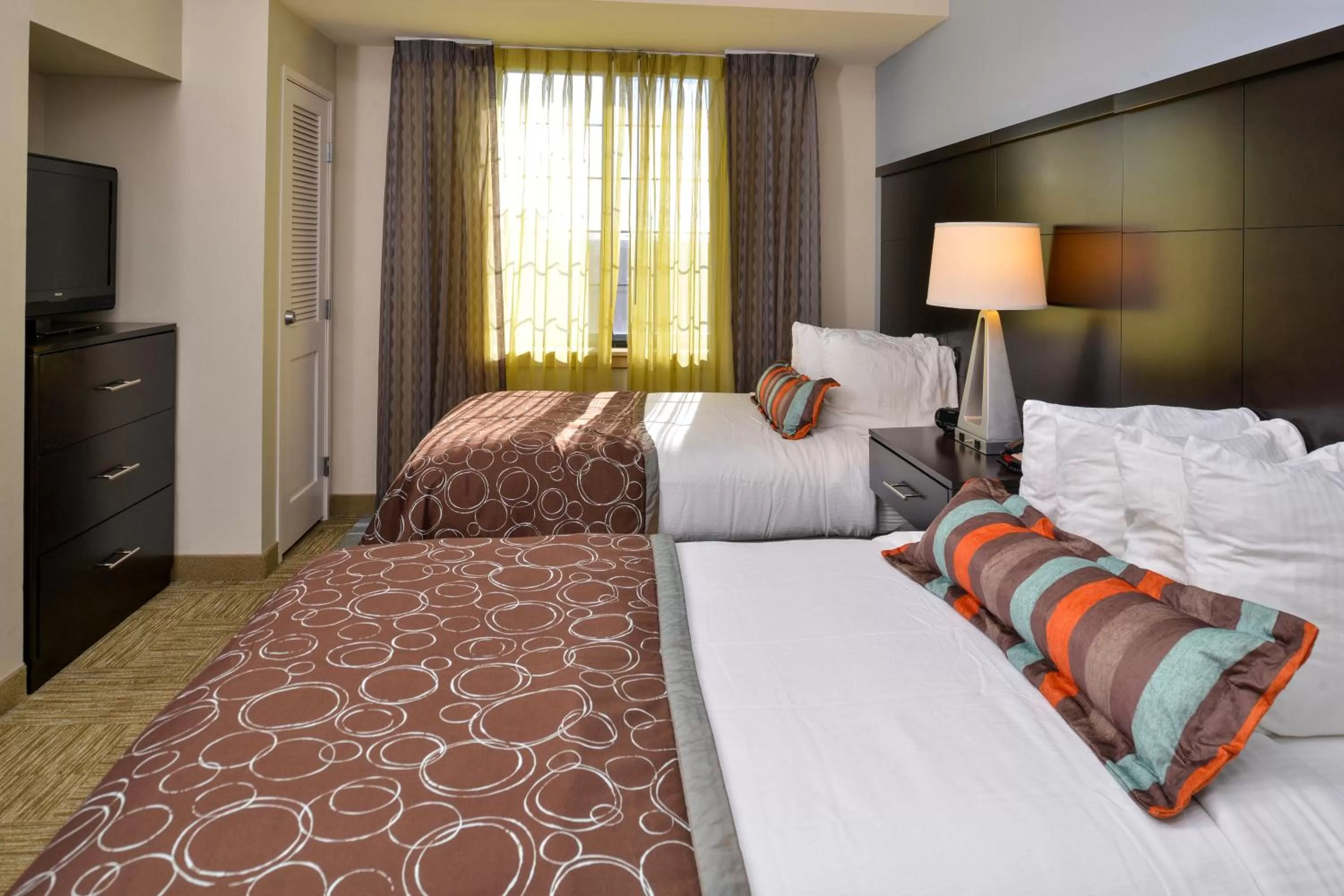 Photo of the whole room, Bed in Staybridge Suites San Antonio-Stone Oak by IHG