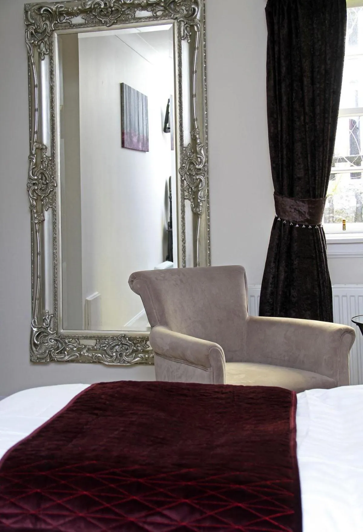 Decorative detail, Bed in The Horseshoe Inn