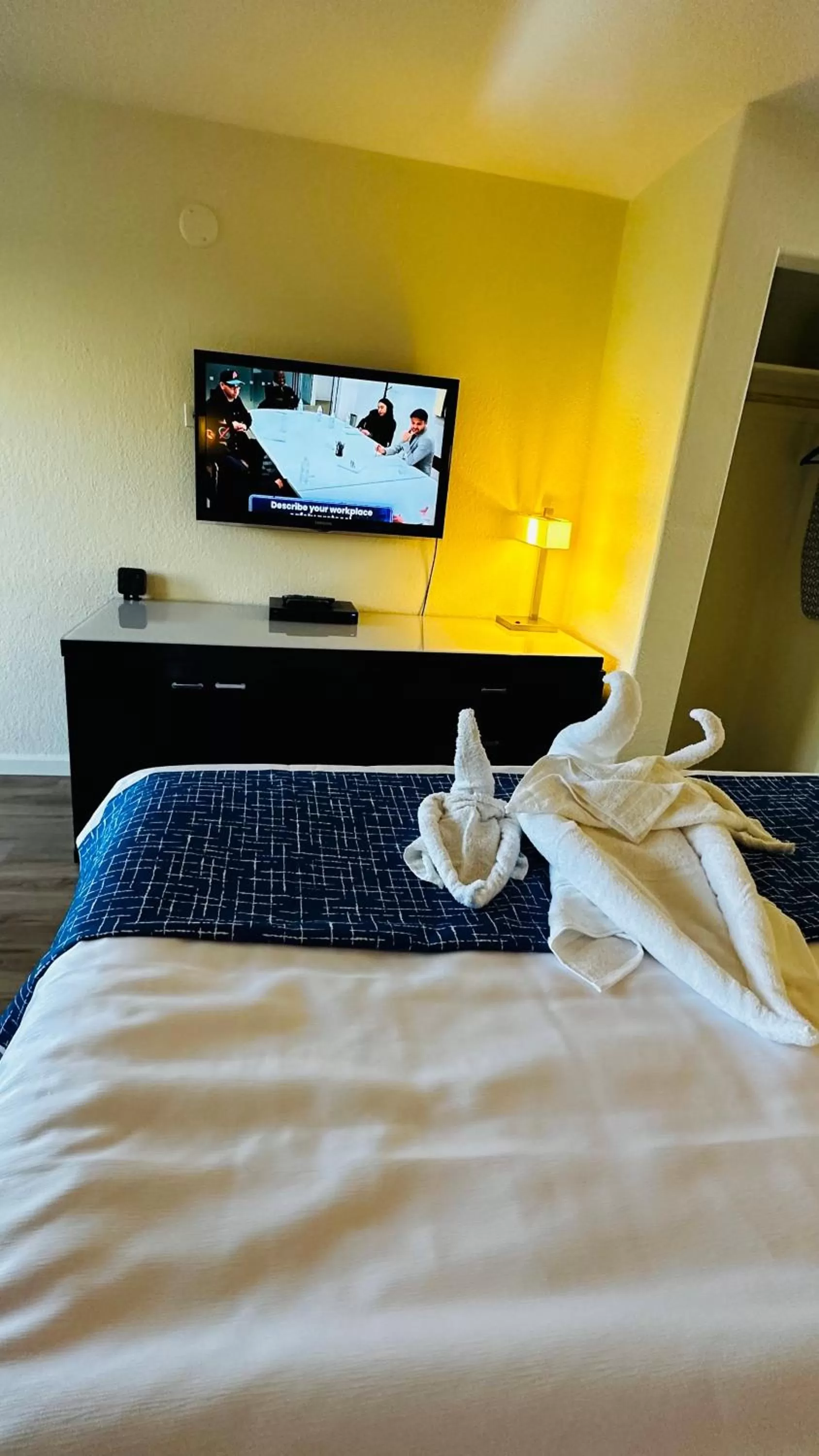 TV and multimedia, Bed in Sierra Inn