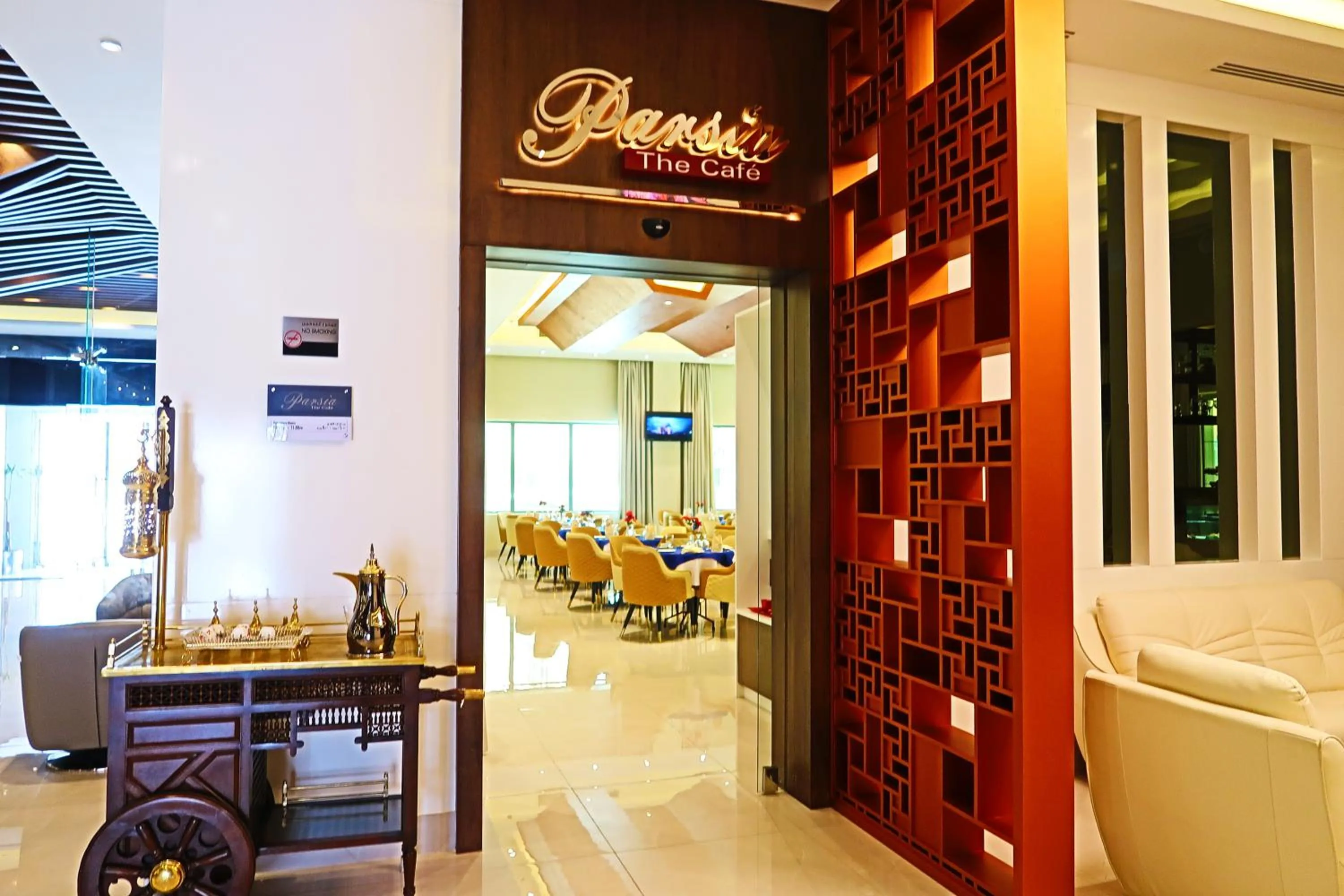 Restaurant/places to eat in Pars International Hotel