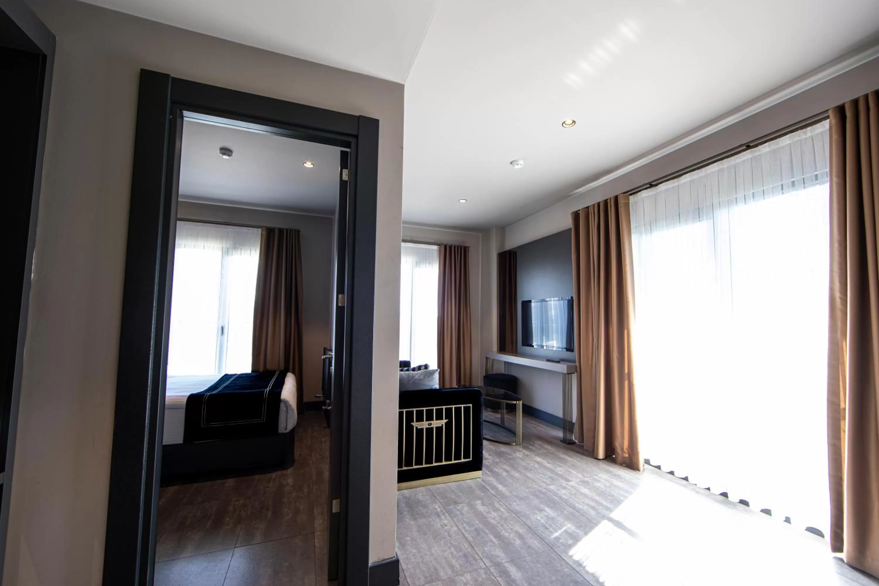 Living room, Bed in MENALO HOTEL PREMIUM ISTANBUL AIRPORT