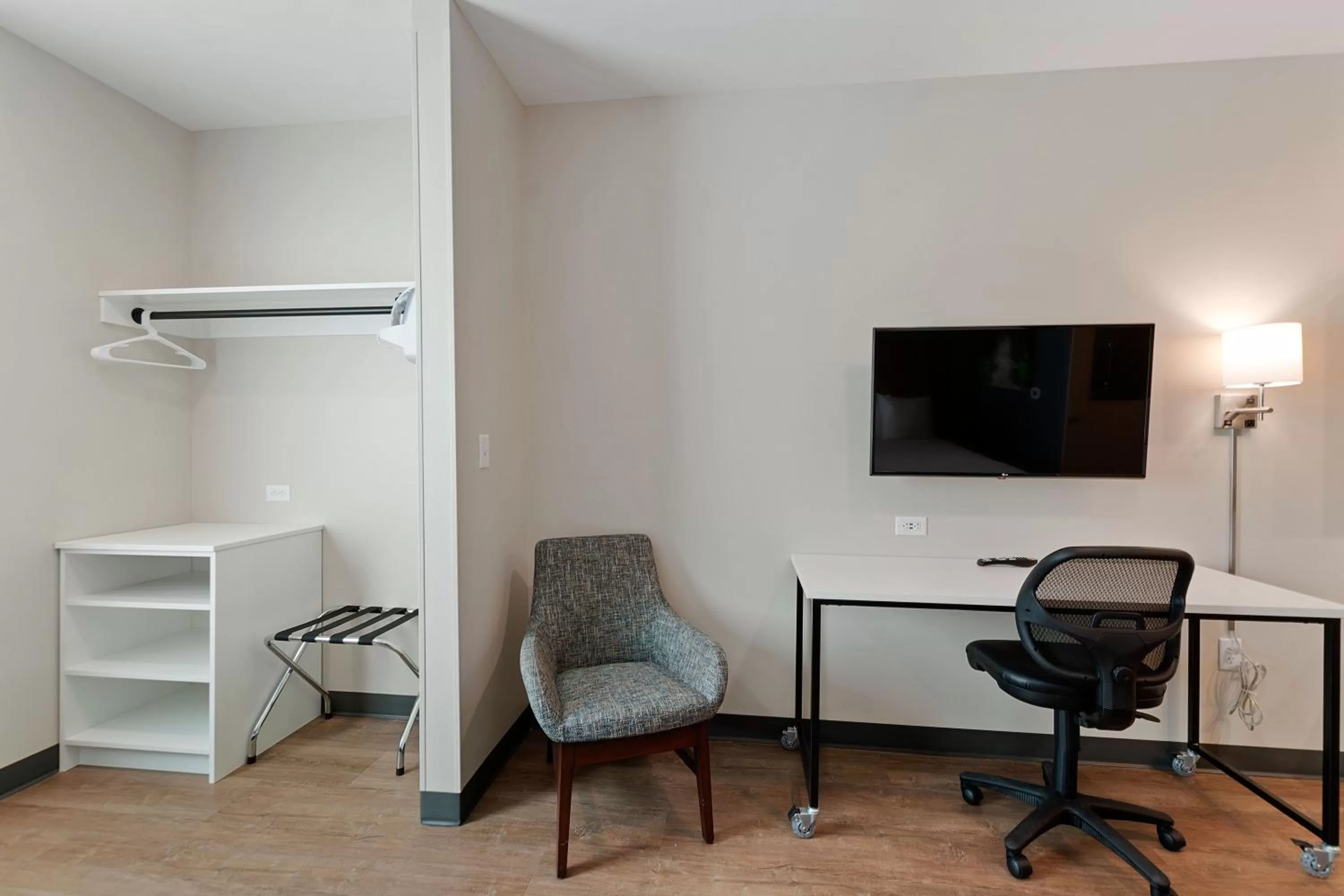 TV and multimedia in Extended Stay America Premier Suites - Bluffton - Hilton Head