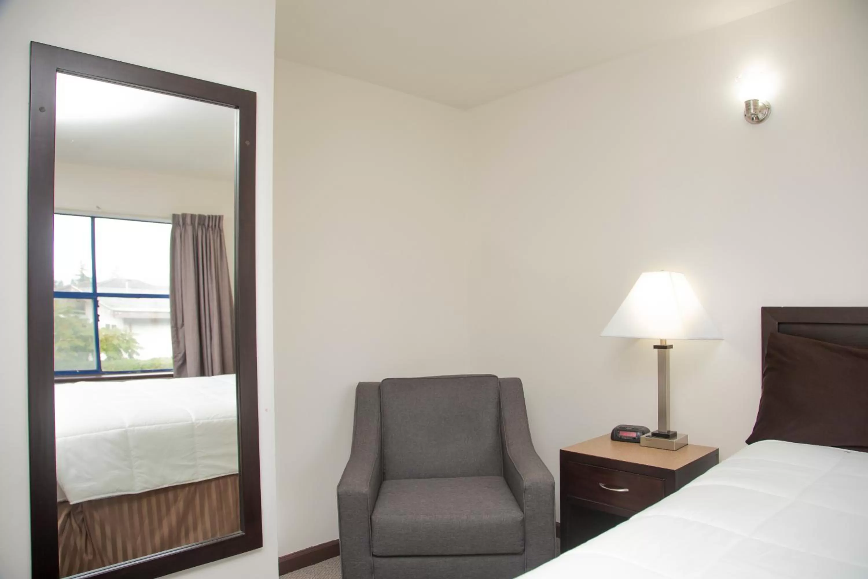 Bedroom, Bed in Happy Day Inn