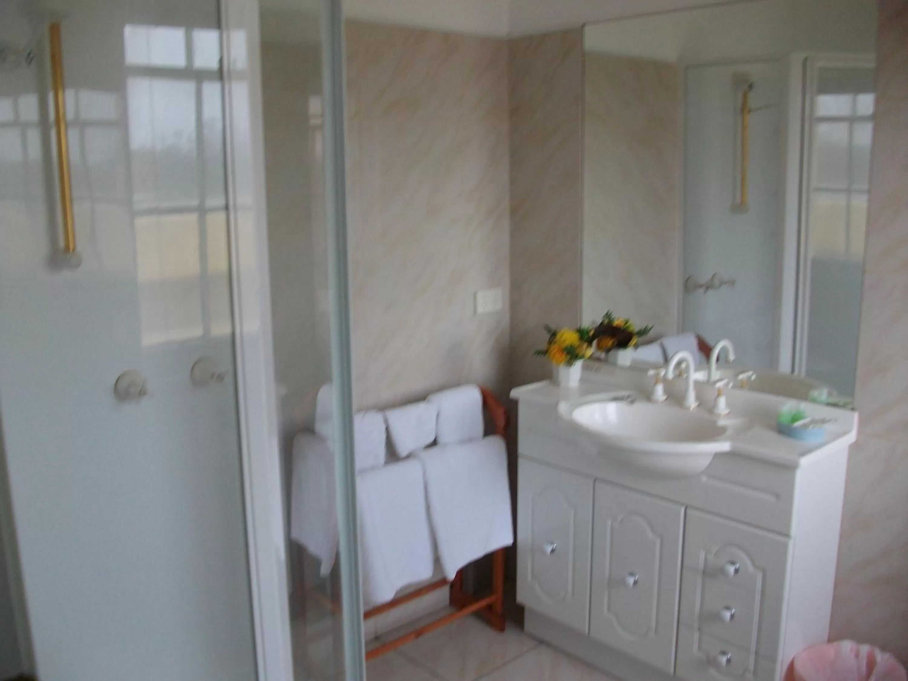 Bathroom in Stella's Dromana Hotel