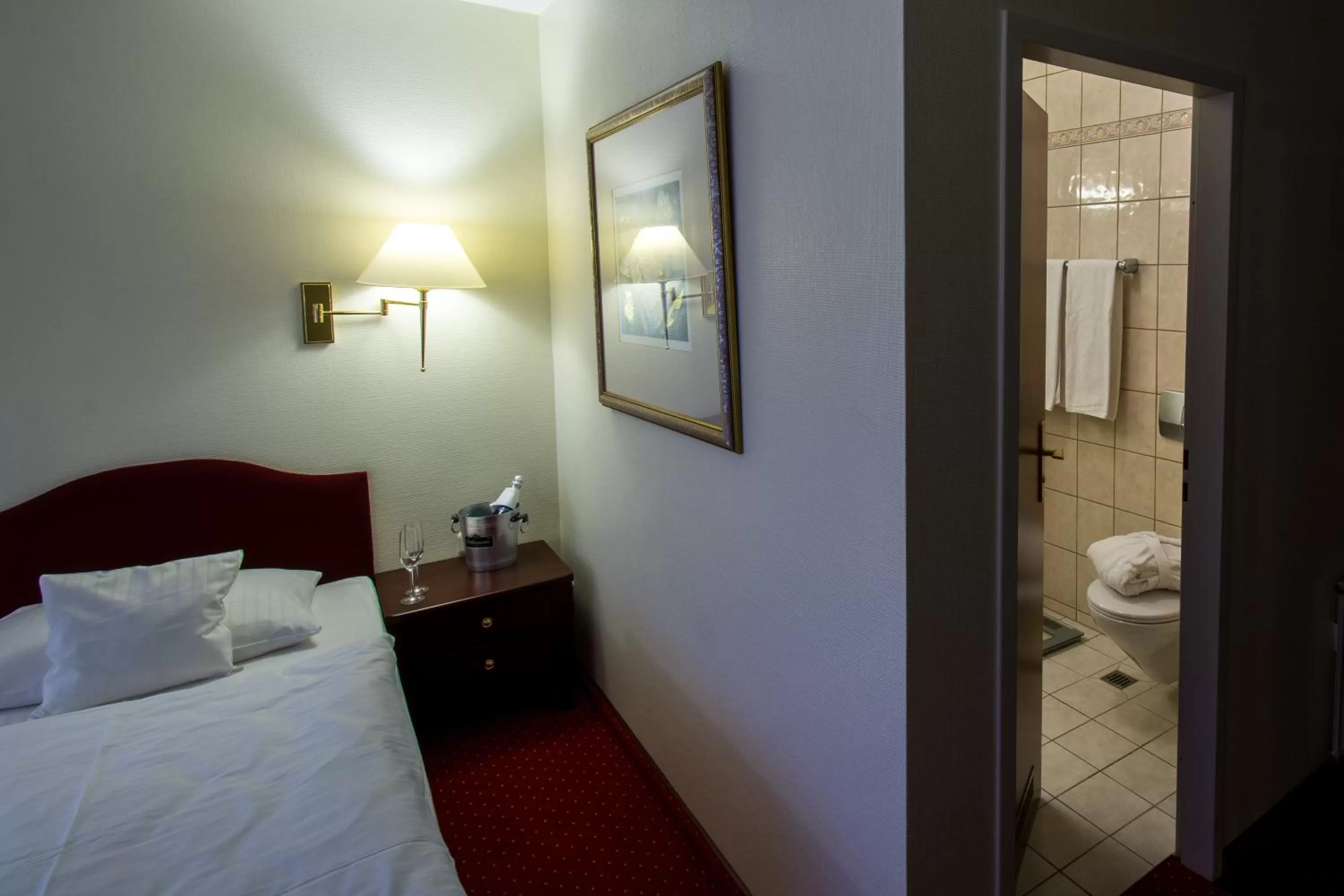 Photo of the whole room, Bed in Sachsenwald Hotel Reinbek