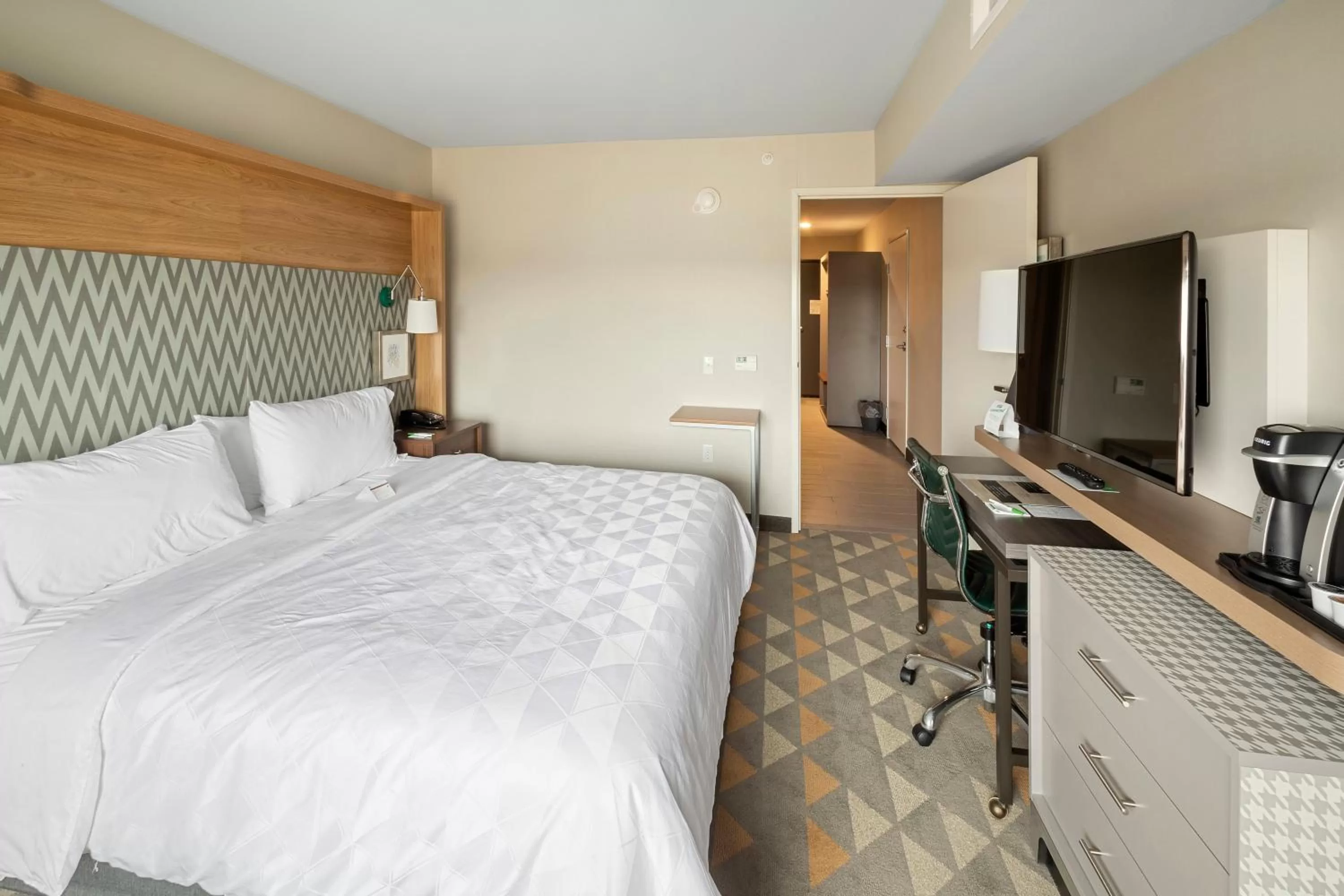 Bed in Holiday Inn & Suites Decatur-Forsyth by IHG