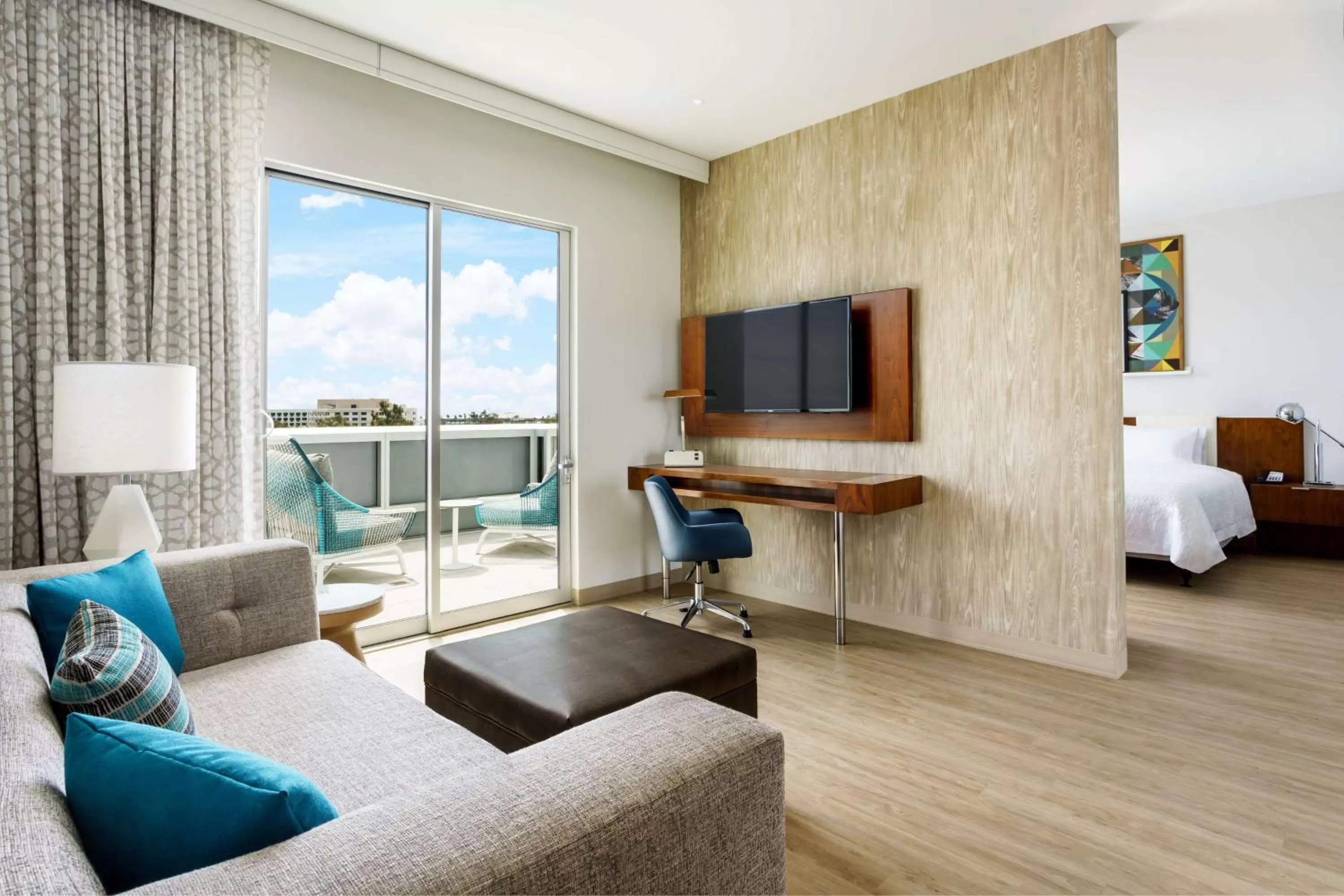 Bed in Hampton Inn & Suites Santa Monica