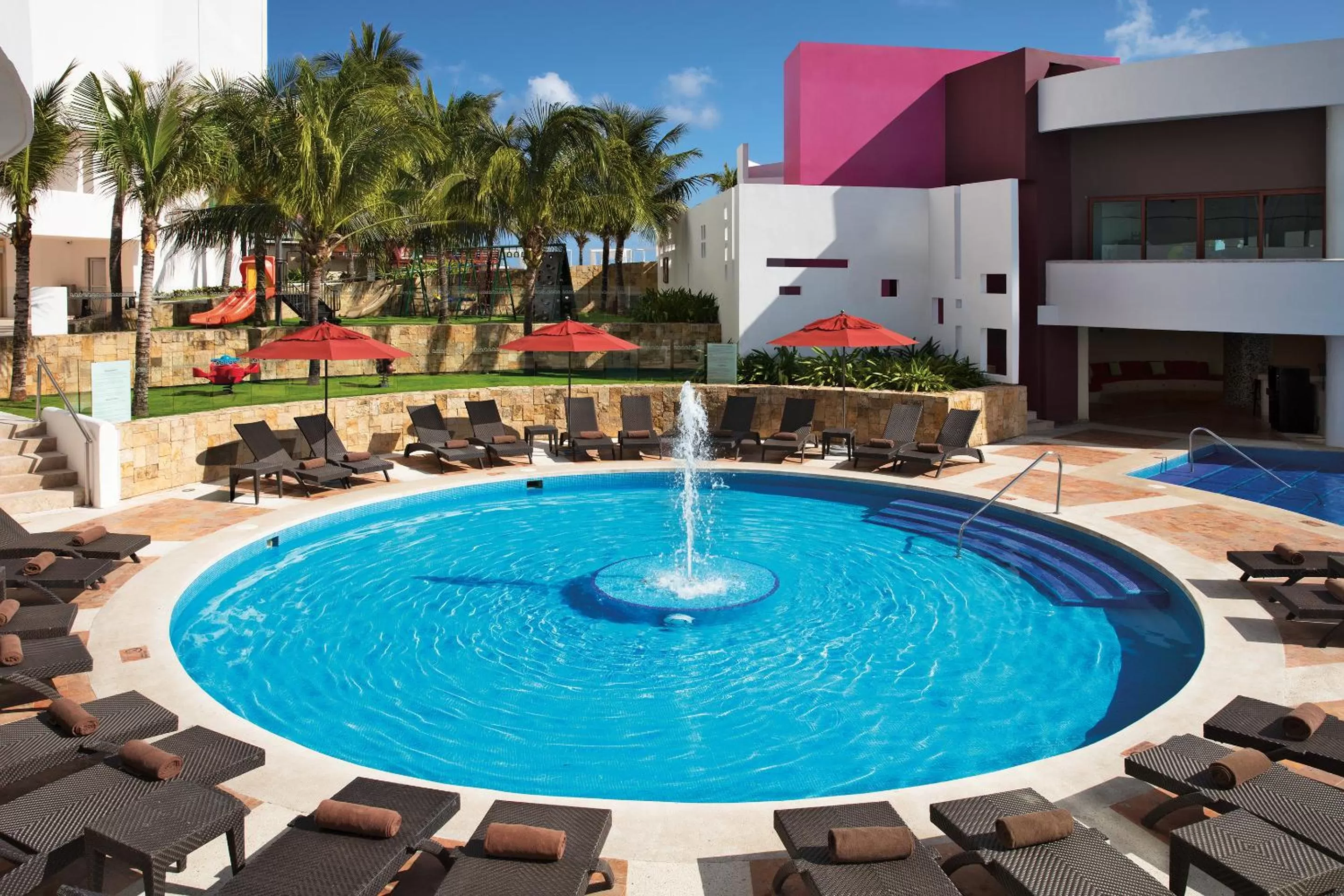 Swimming pool in Krystal Grand Cancun All Inclusive