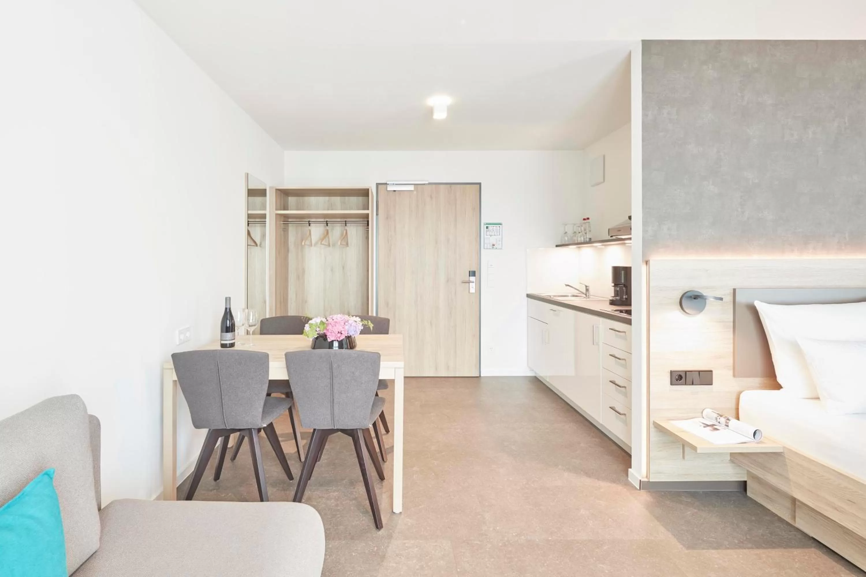 Kitchen or kitchenette, Bed in Gästehaus Bauer - Schlafen auf dem Weingut