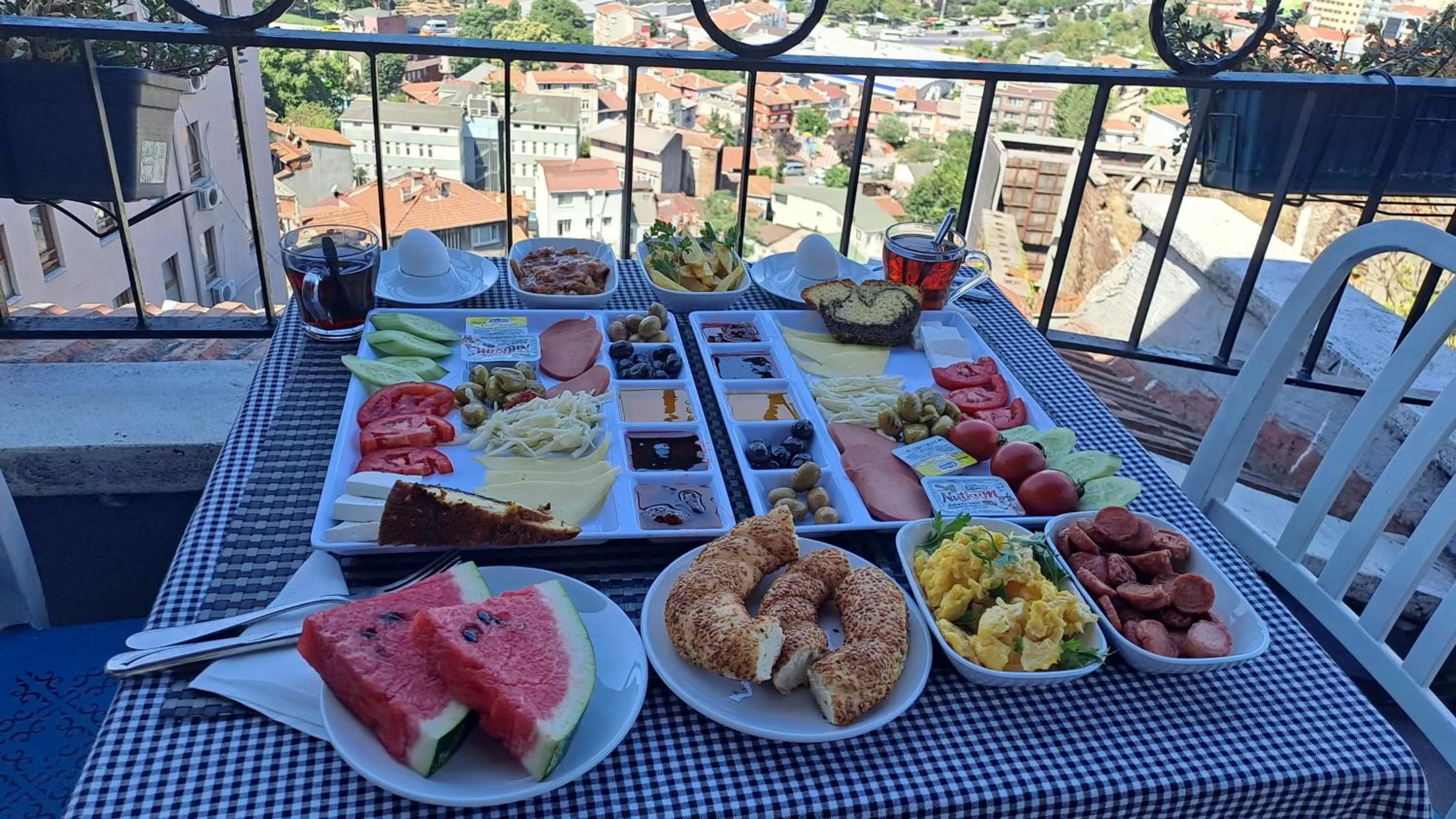 Restaurant/places to eat in Taksim Terrace Hotel