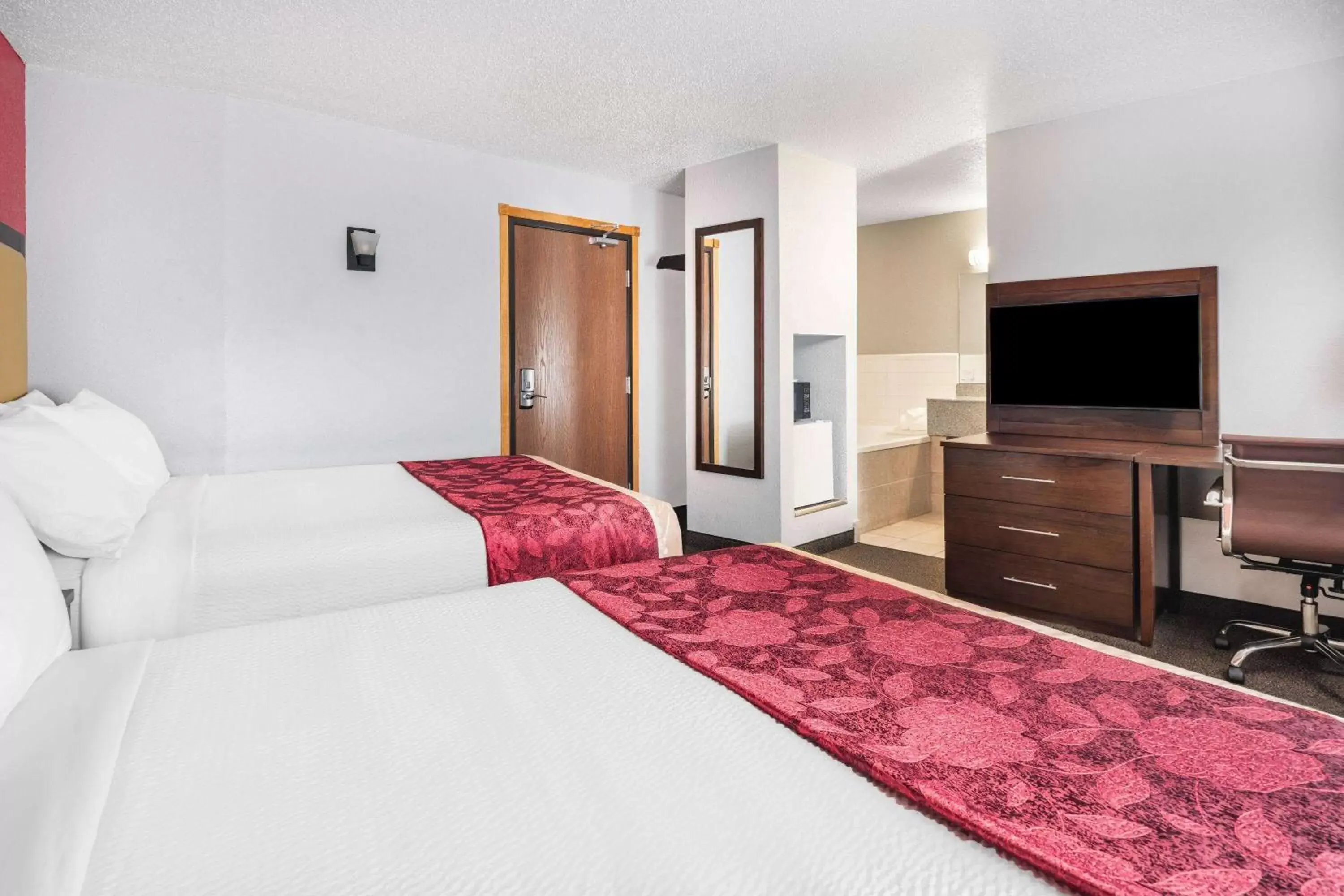 Studio Suite with Two Queen Beds - Non-Smoking in Ramada by Wyndham Keystone Near Mt Rushmore Studio Suite with Two Queen Beds - Non-Smoking in Ramada by Wyndham Keystone Near Mt Rushmore