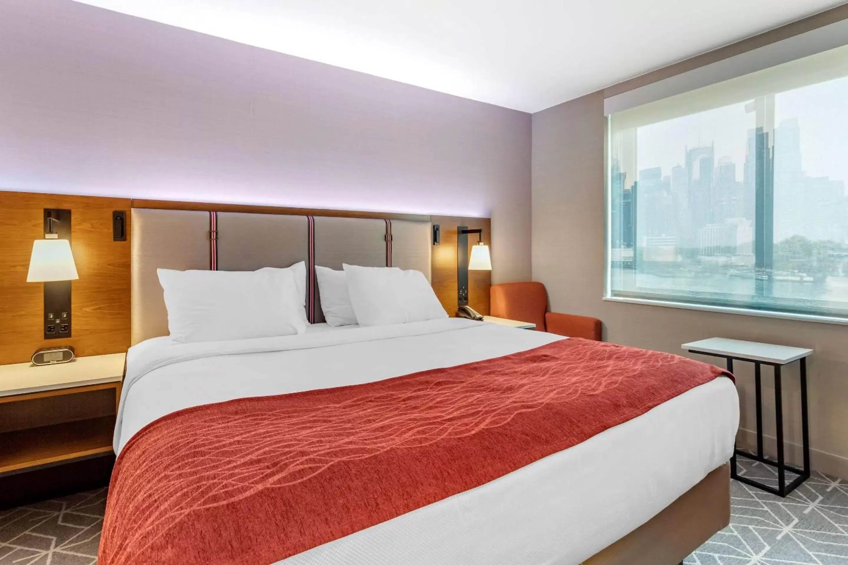 Standard King Room - Non Smoking in Comfort Inn JFK Airport Standard King Room - Non Smoking in Comfort Inn JFK Airport