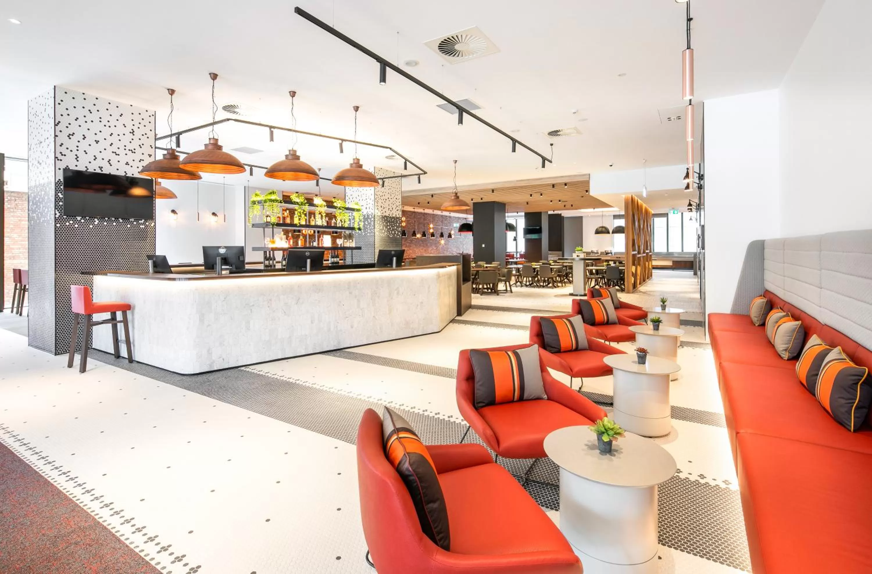 Lobby or reception in Holiday Inn Express Melbourne Little Collins by IHG