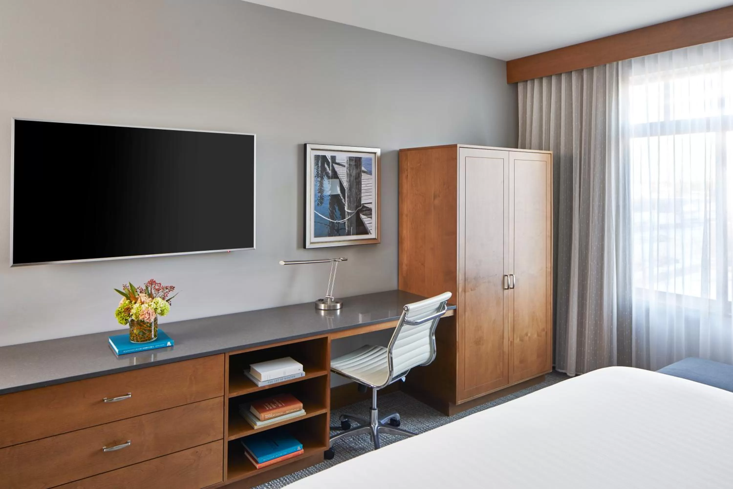 Photo of the whole room, Bed in The Hotel Landing