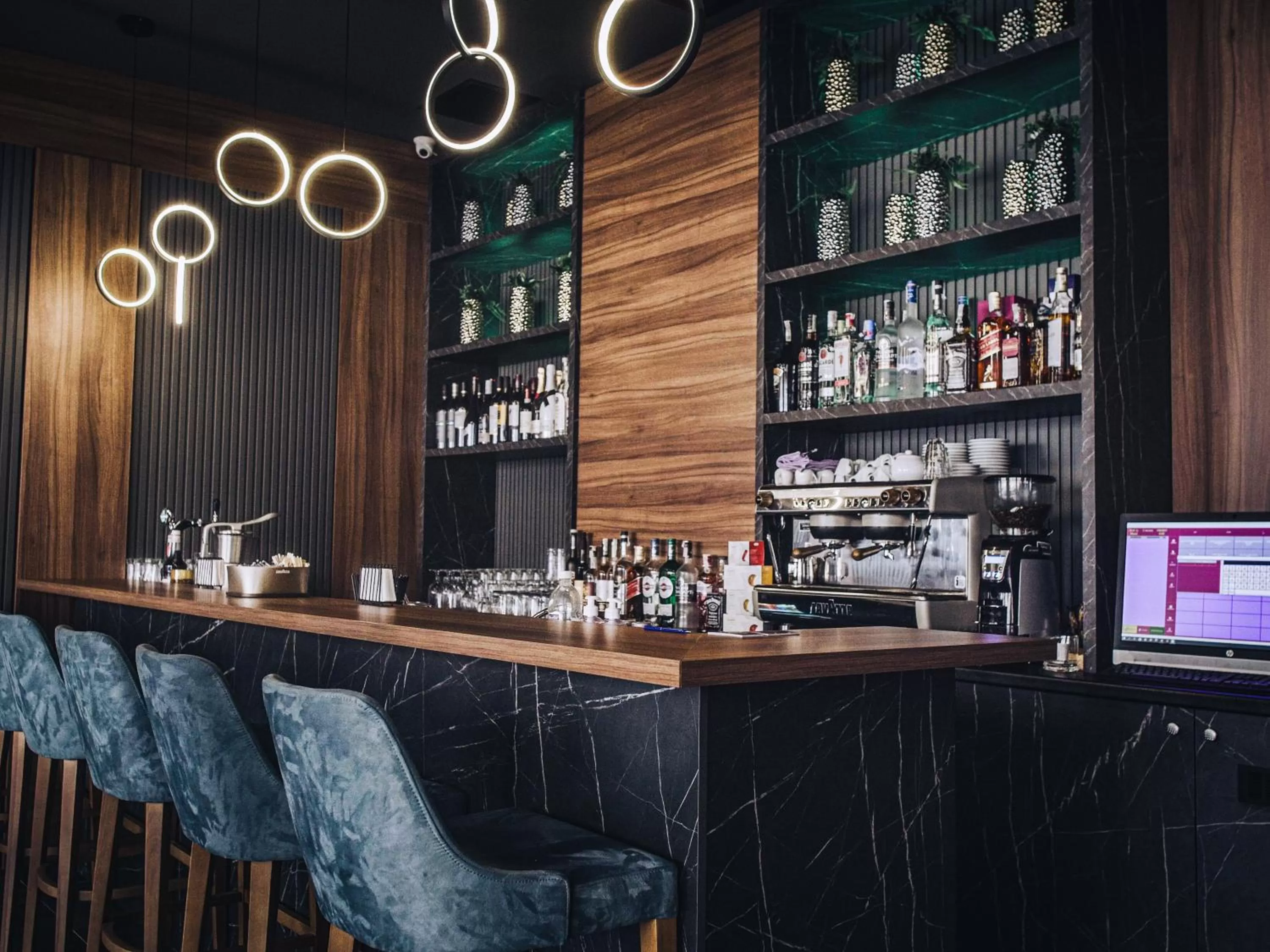 Restaurant/places to eat in Hotel NIKS