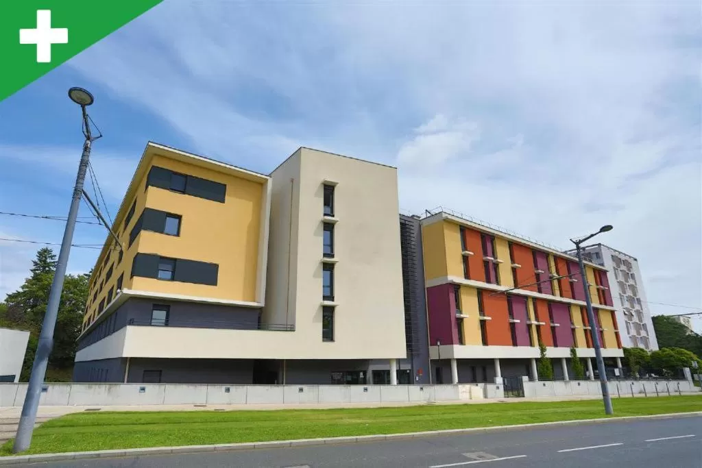 Facade/entrance in EastLodge Lyon Est Eurexpo