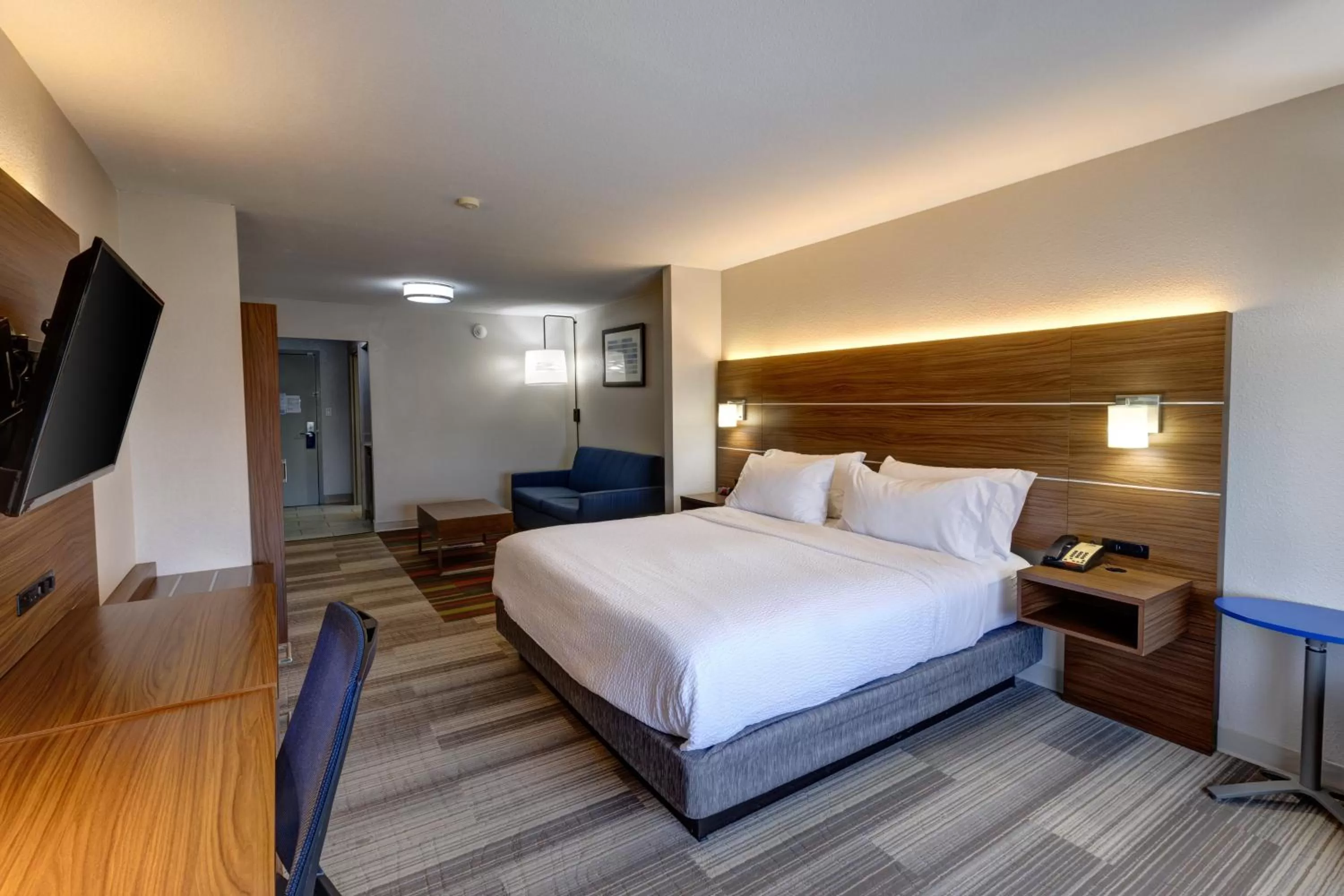 Bedroom, Bed in Holiday Inn Express & Suites Shelbyville Indianapolis by IHG