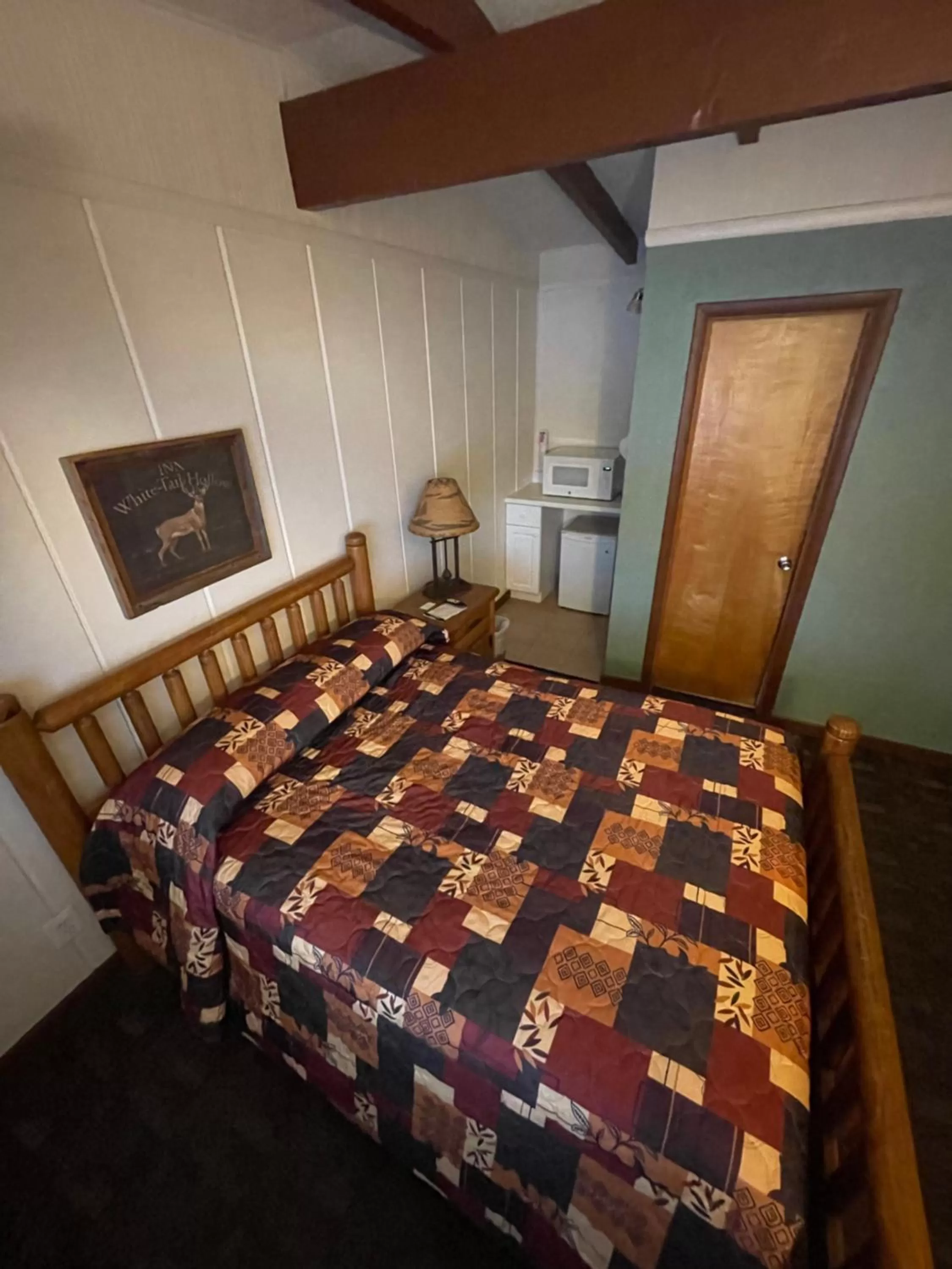 Bed in Olde Mill Inn of Clarkston