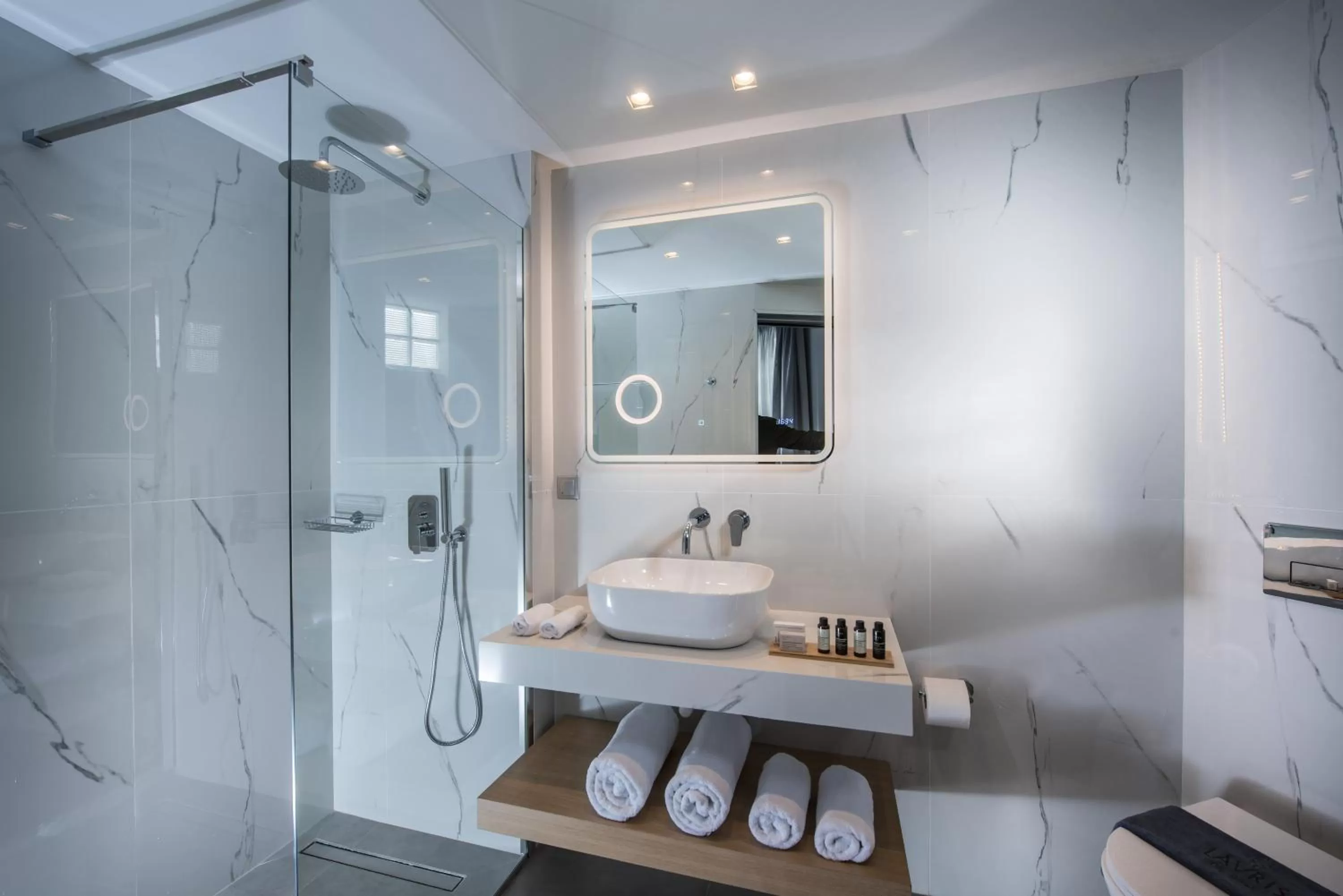 Bathroom in Lavris City Suites