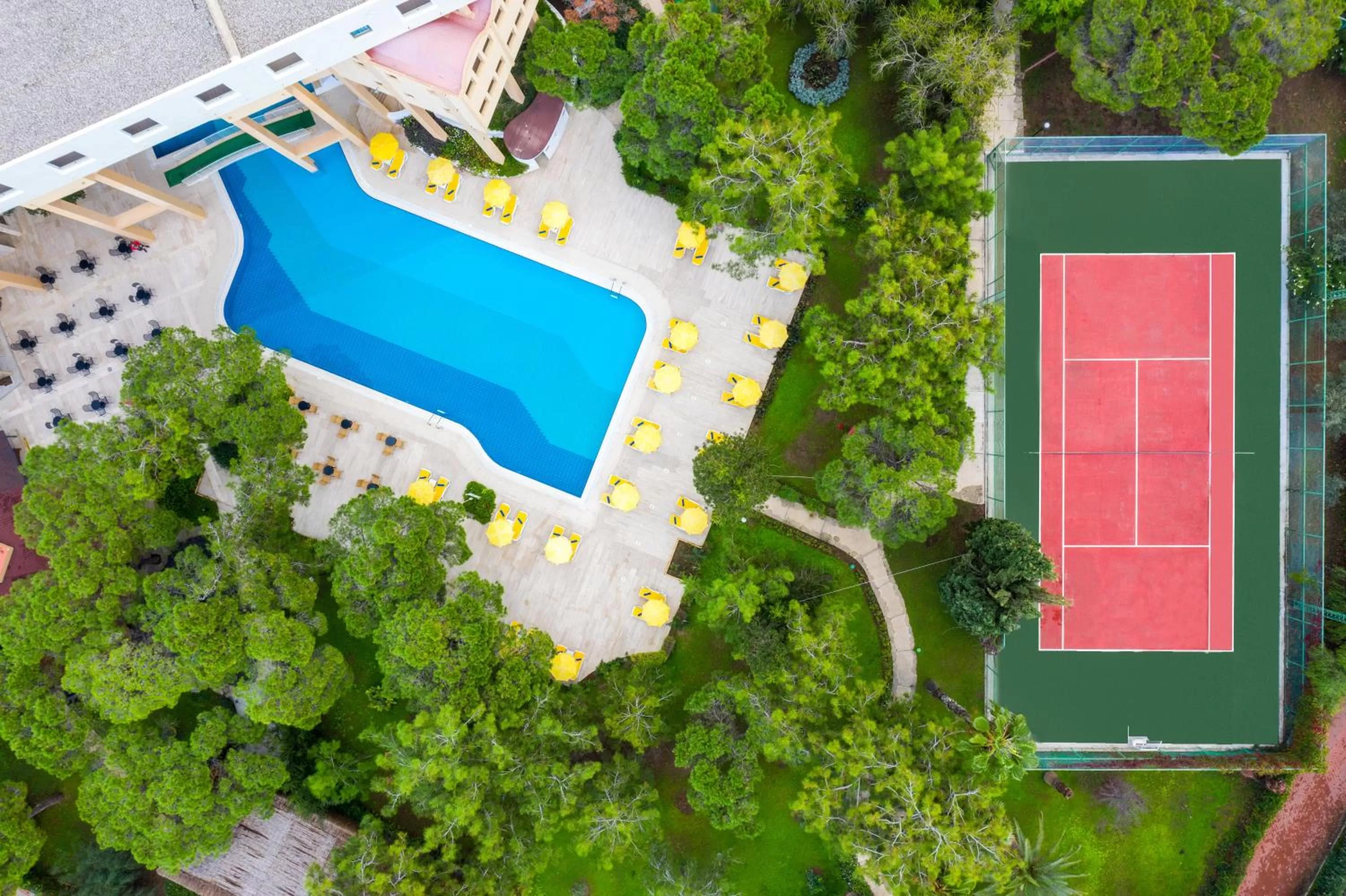 Swimming pool in Asteria Collection Side