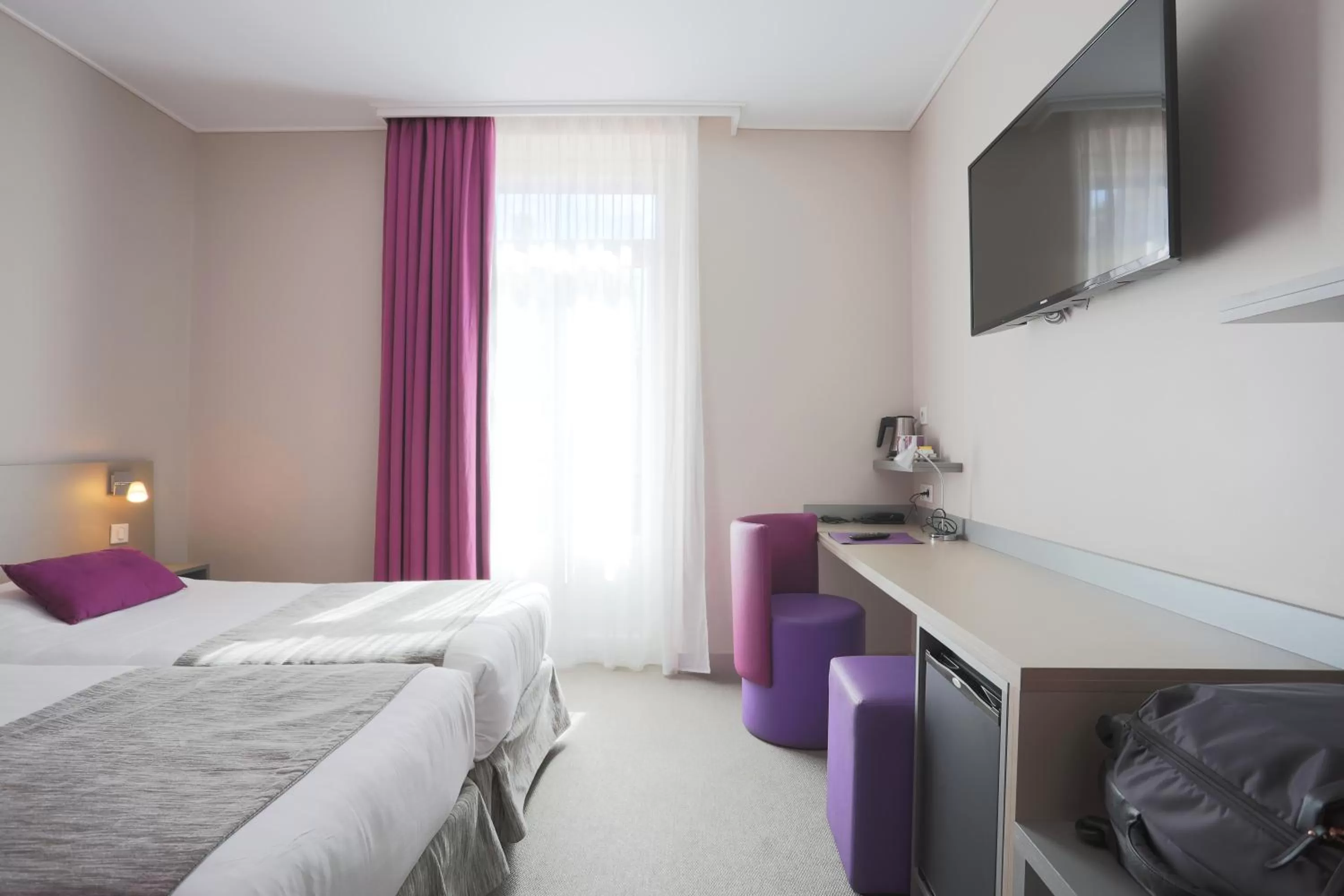 Bed in Hôtel de la Fontaine