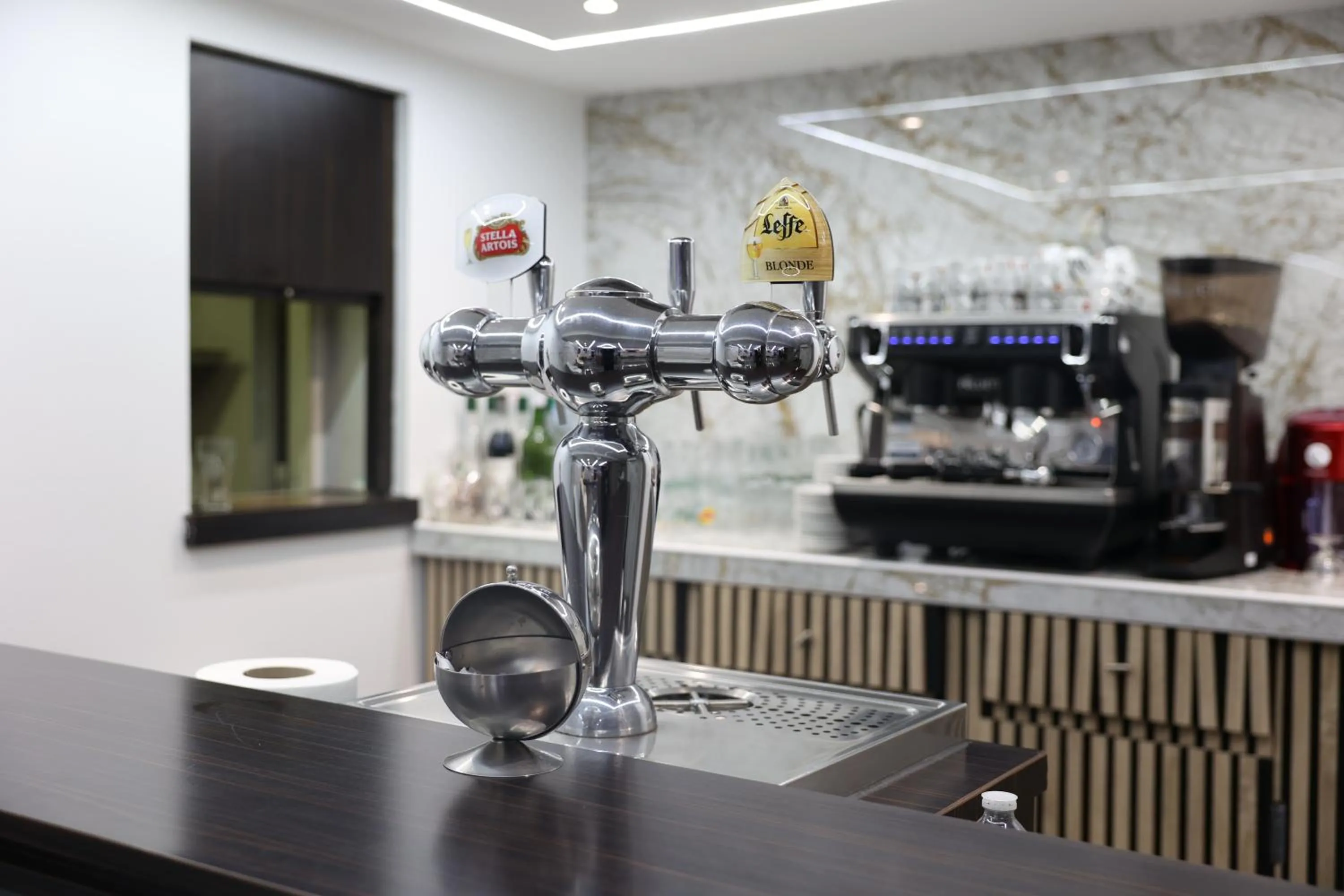 Lounge or bar in Hôtel Restaurant Clément ADER