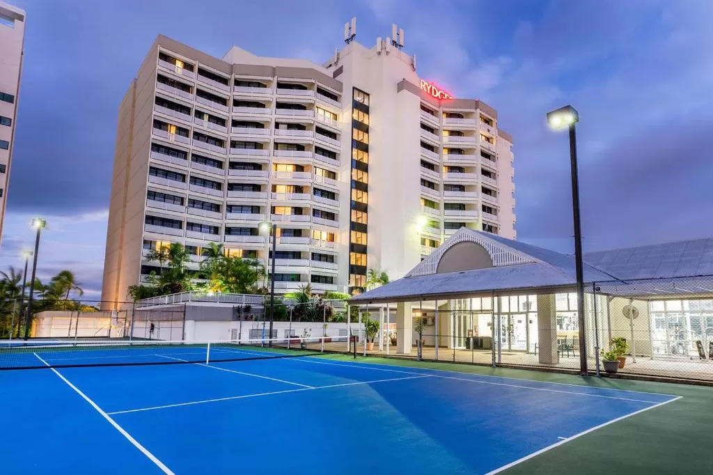 Tennis court in Rydges Esplanade Resort Cairns