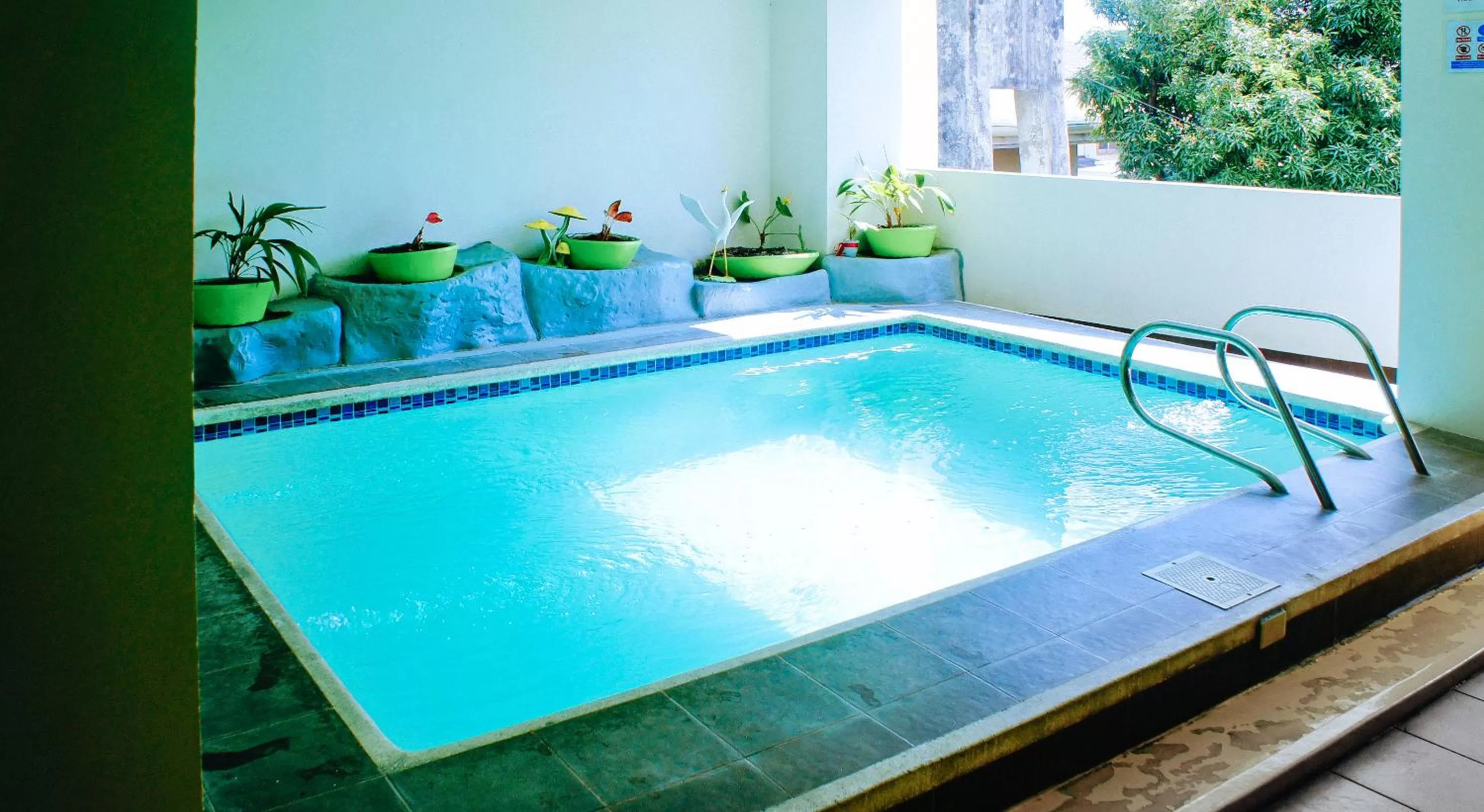 Swimming pool in RedDoorz Plus @ Mabolo Cebu