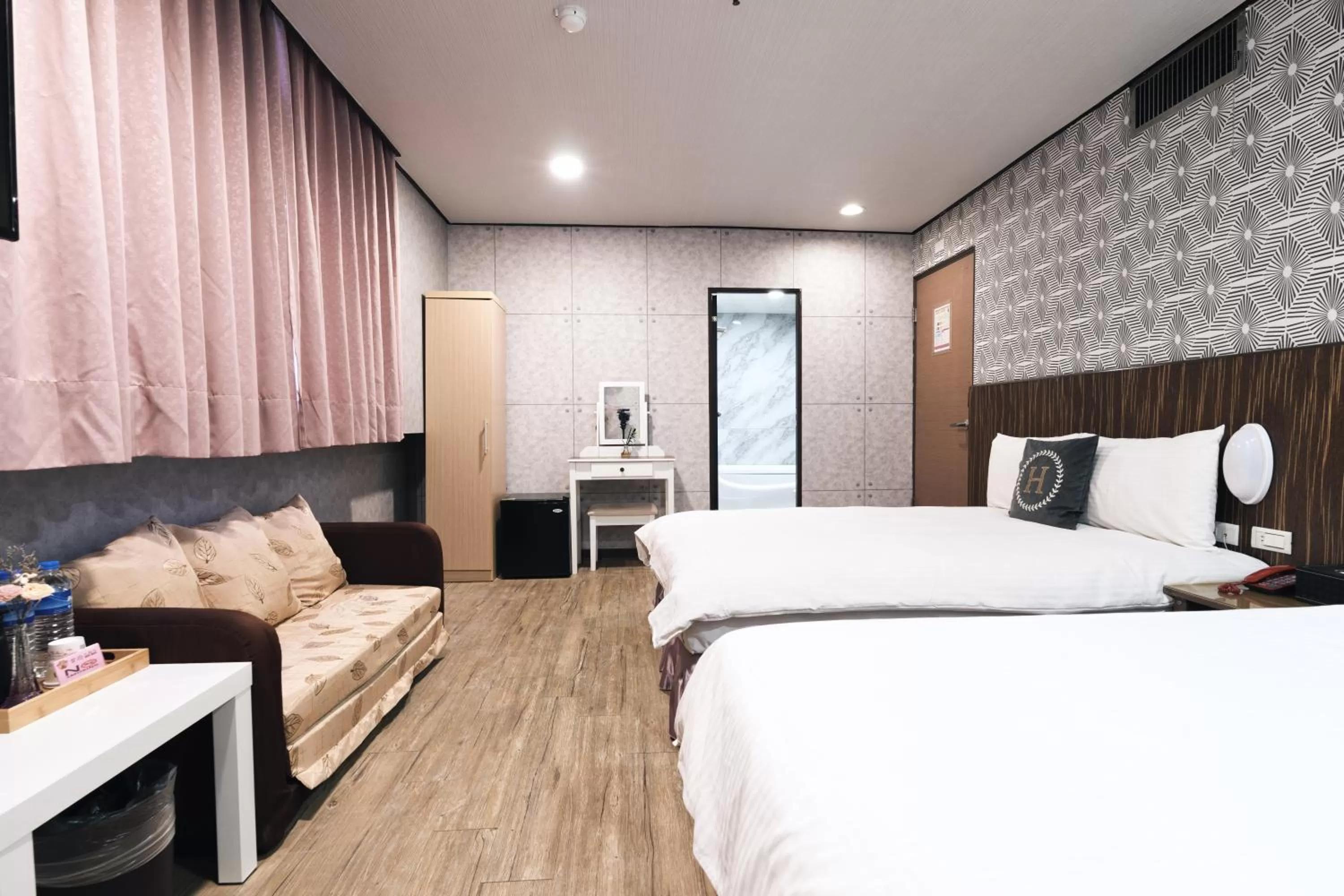 Photo of the whole room, Bed in Sofu Hotel